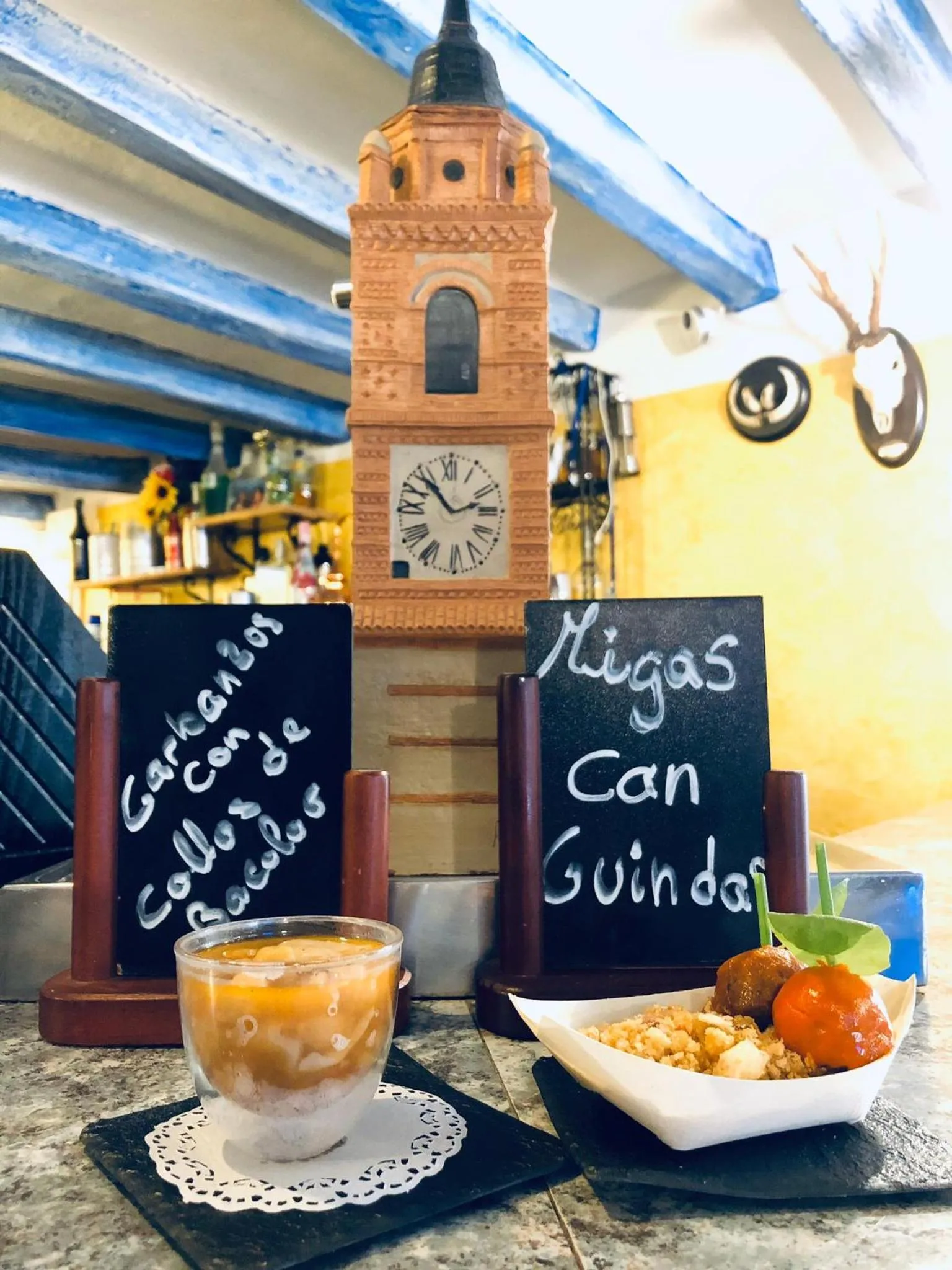 Food and drinks in Hostal El Bodegon