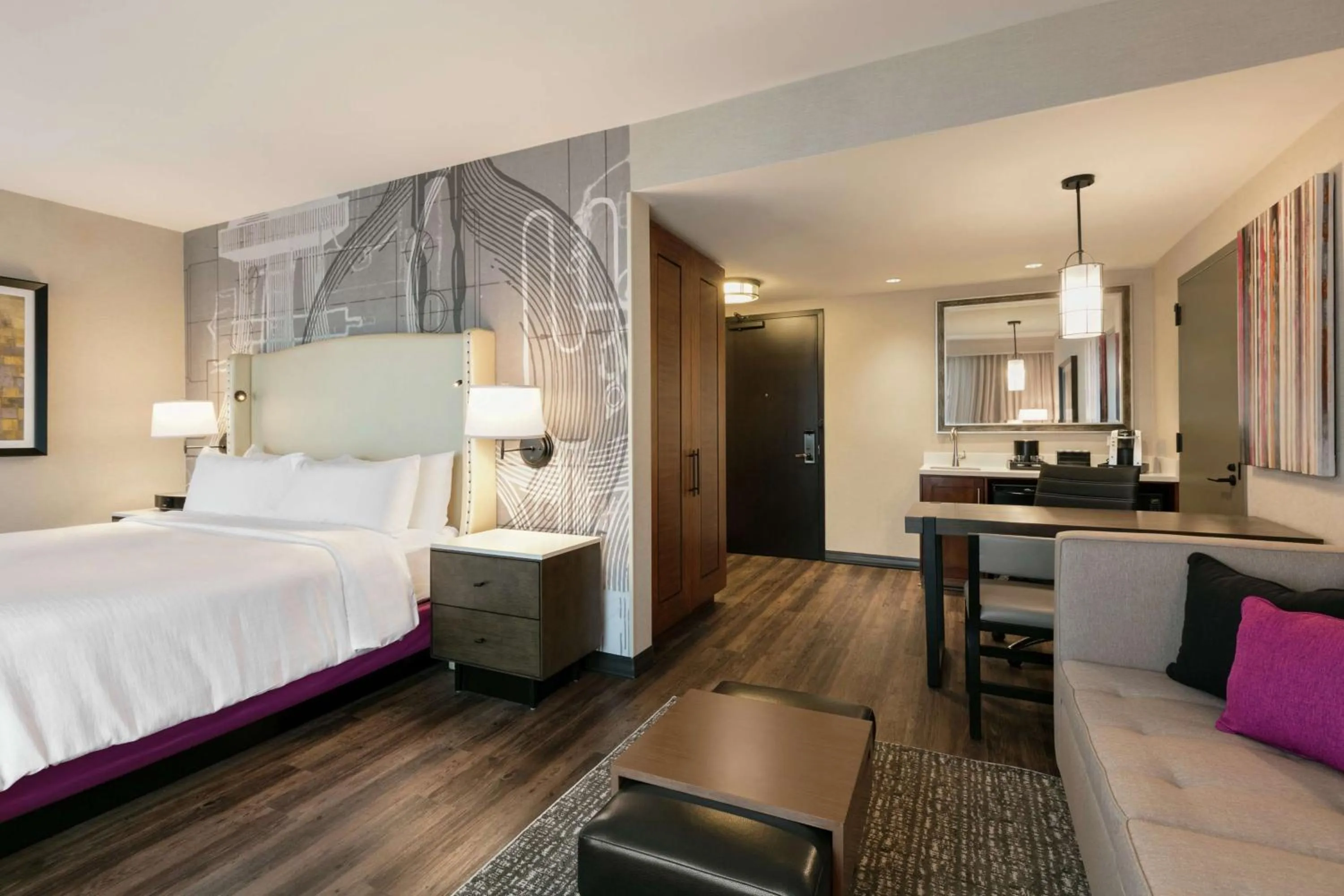 Bedroom, Bed in Embassy Suites By Hilton Berkeley Heights