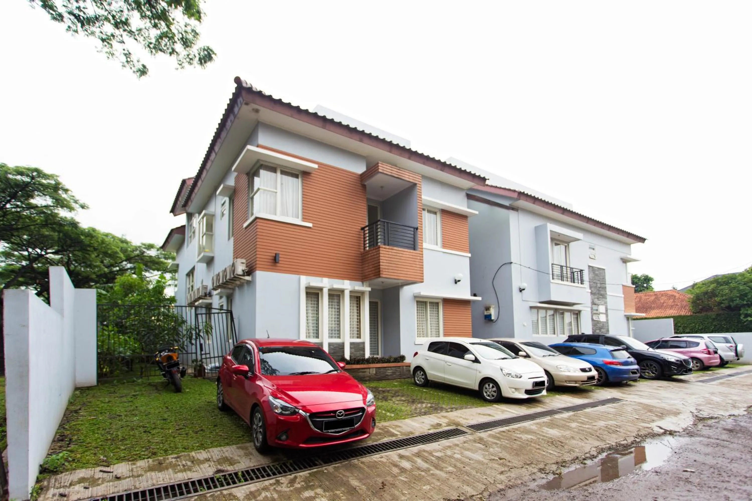 Property building in RedDoorz Plus near Siloam Karawaci
