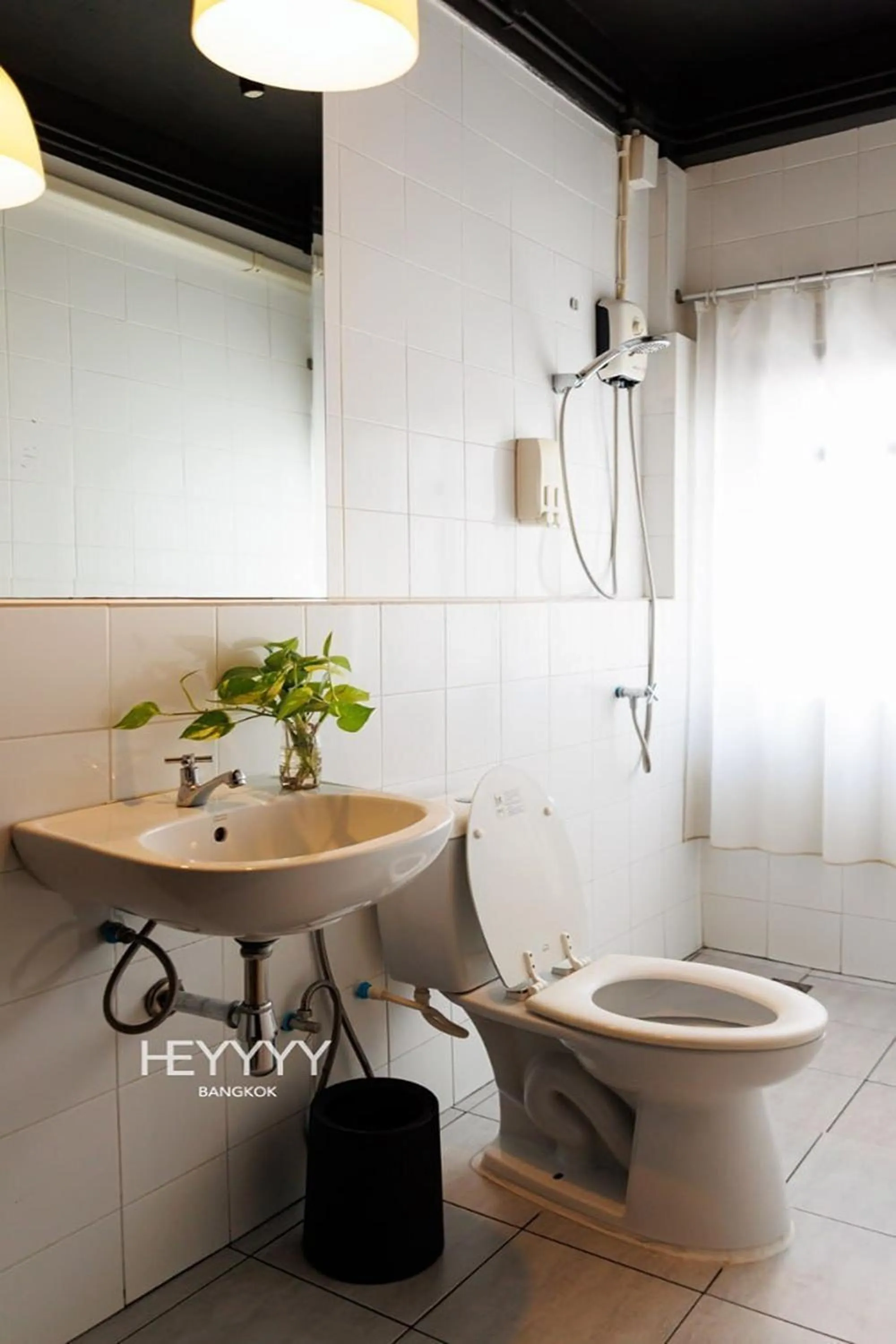 Bathroom in Heyyyy Bangkok
