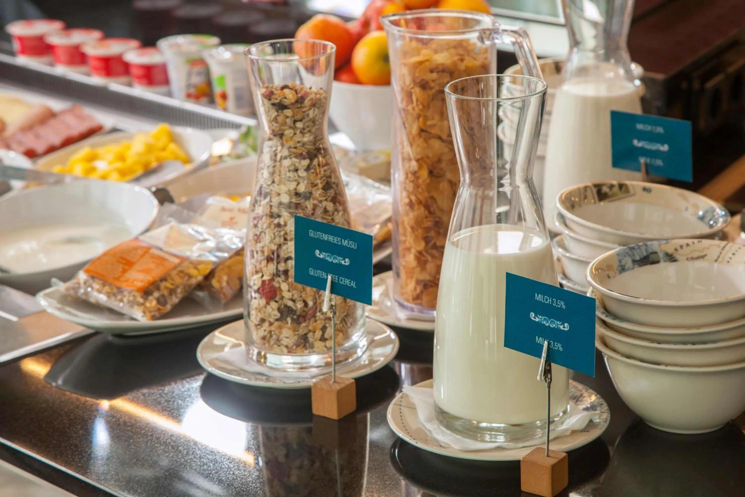 Buffet breakfast in Victory Gästehaus Therme Erding