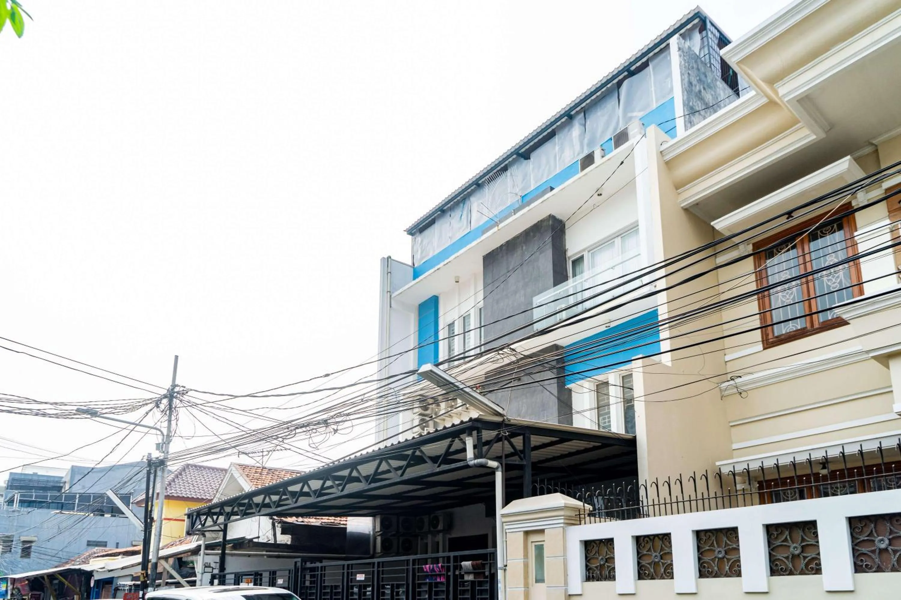 RedDoorz @ Kebon Kacang