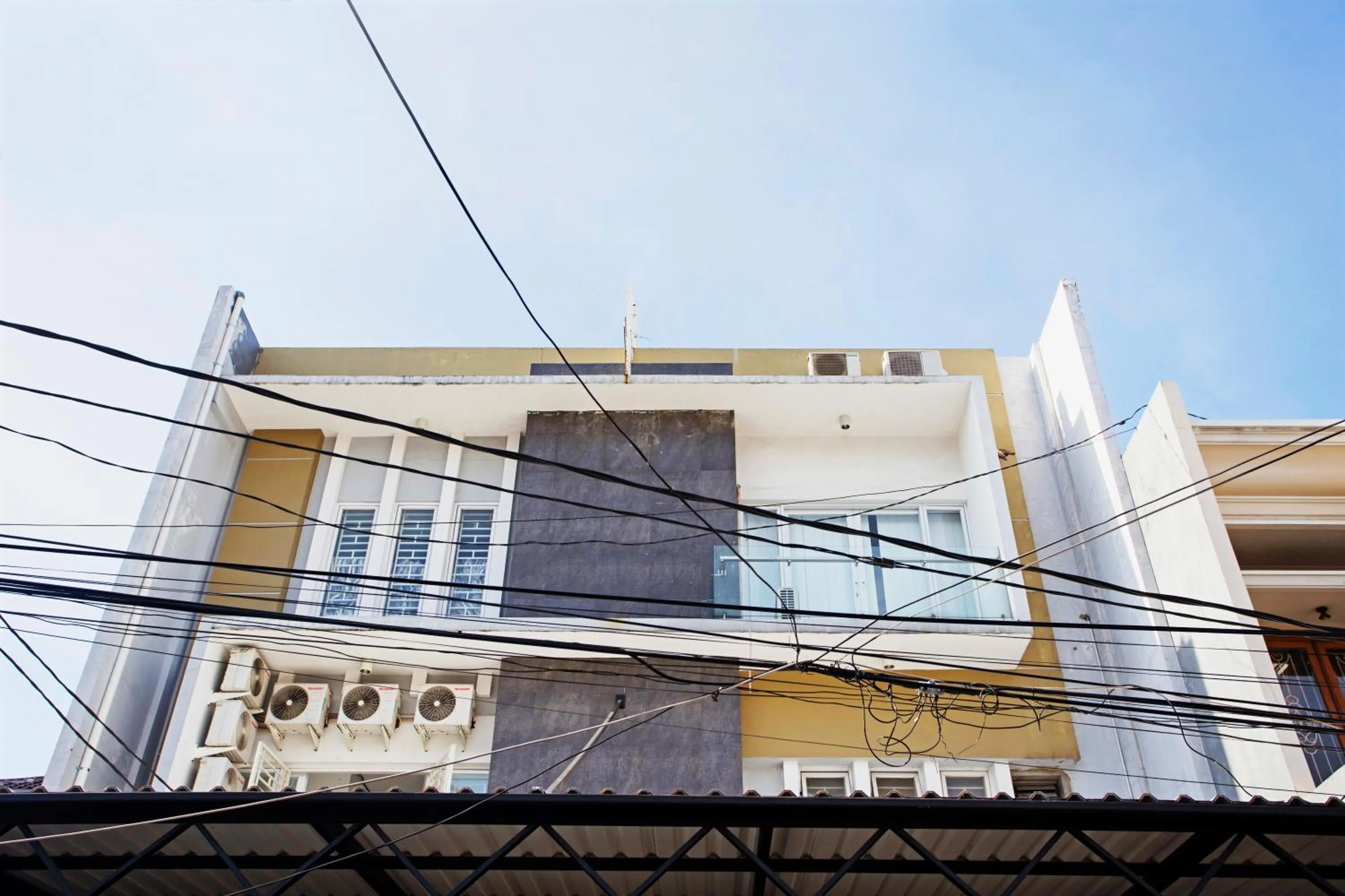 Facade/entrance in RedDoorz @ Kebon Kacang