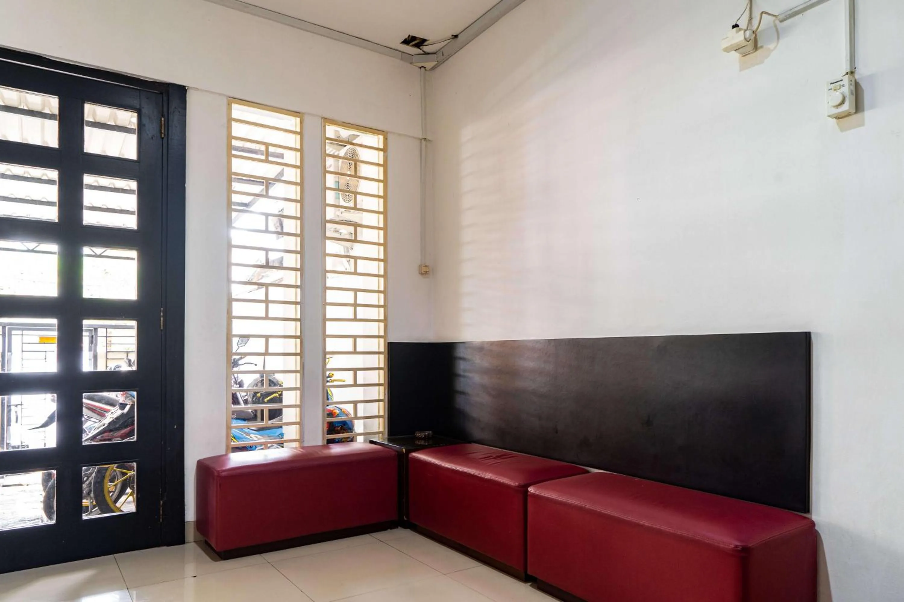 RedDoorz @ Kebon Kacang