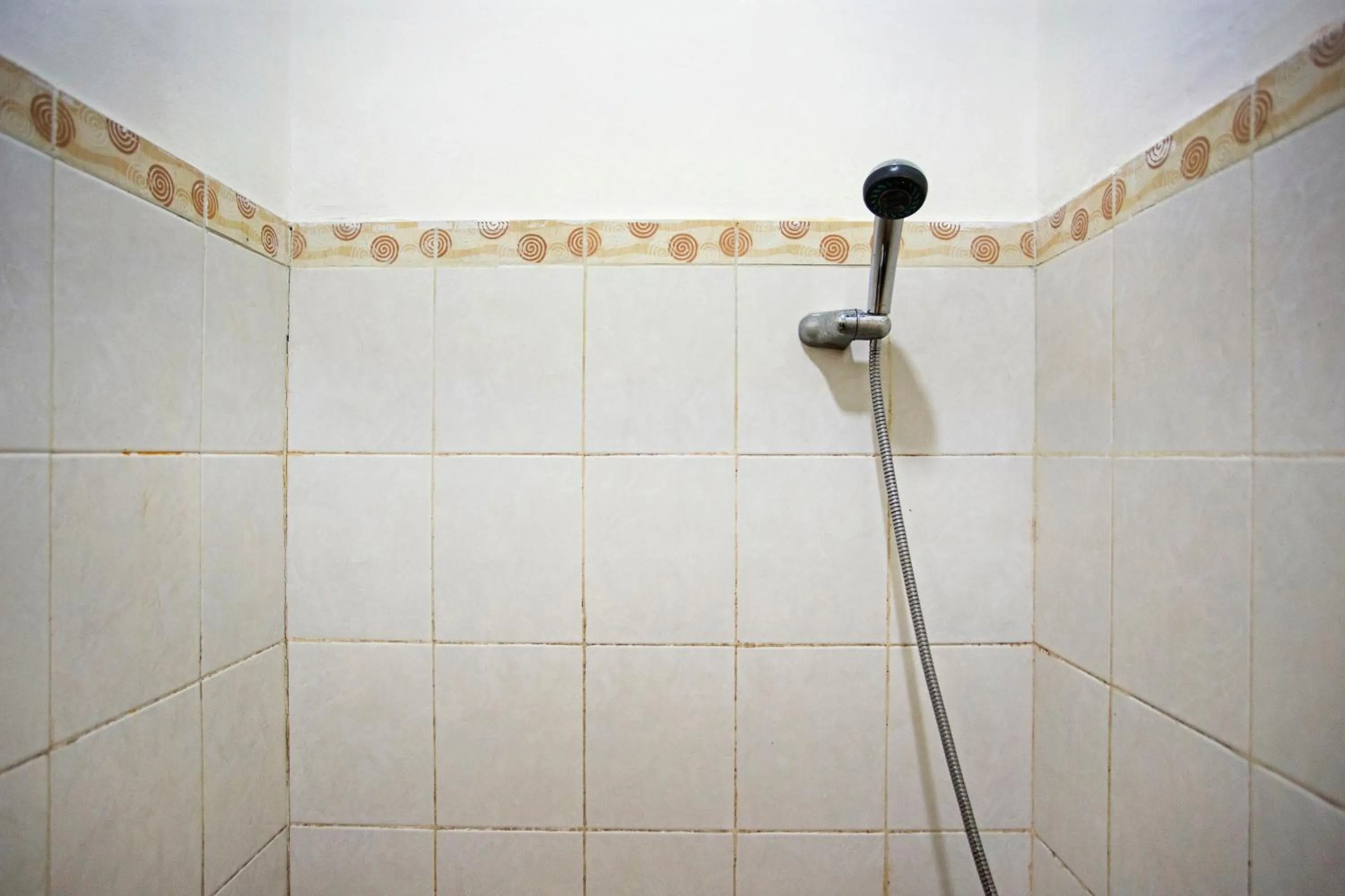 Bathroom in RedDoorz @ Kebon Kacang