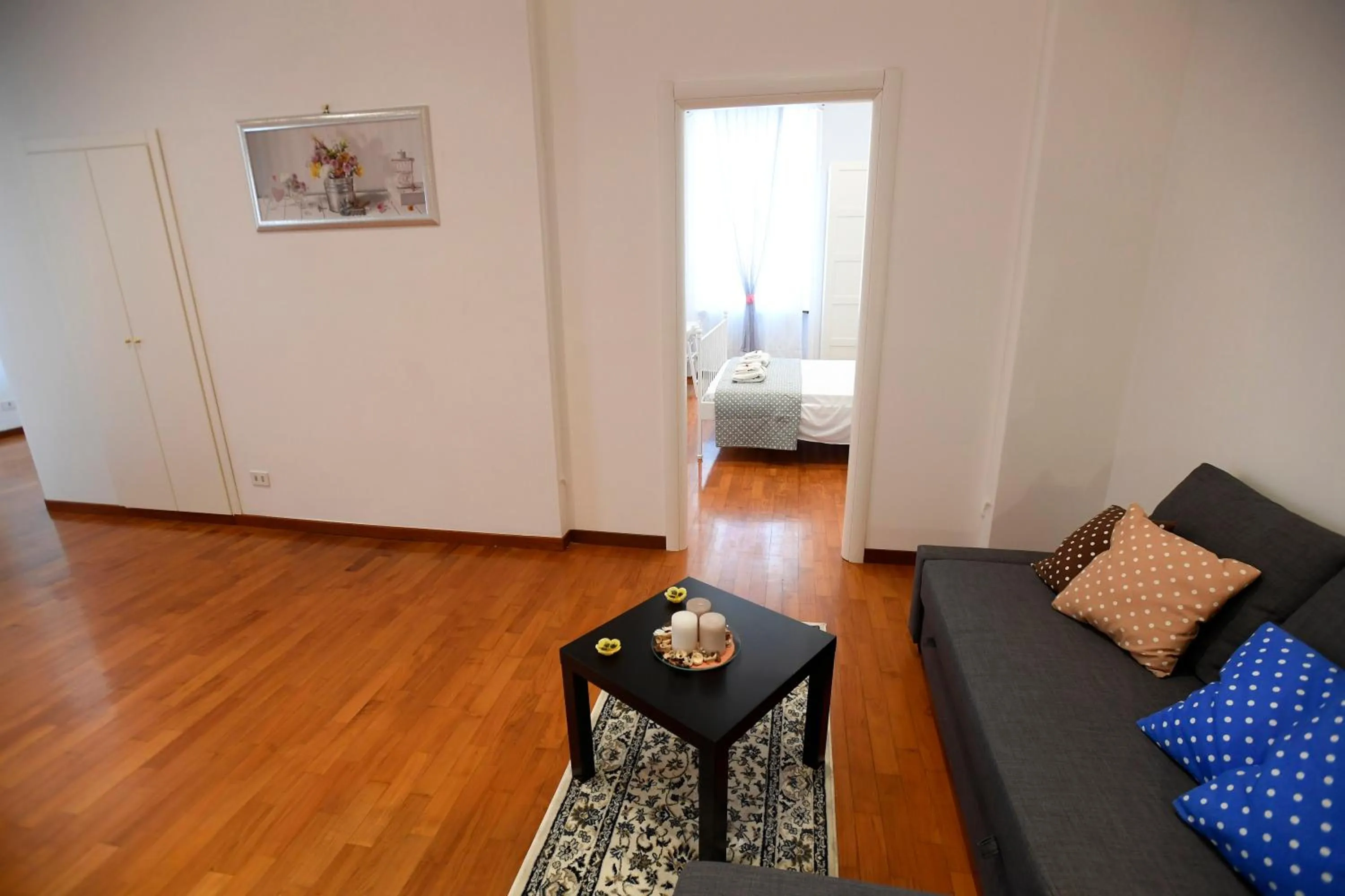 Photo of the whole room in Big House Colosseum