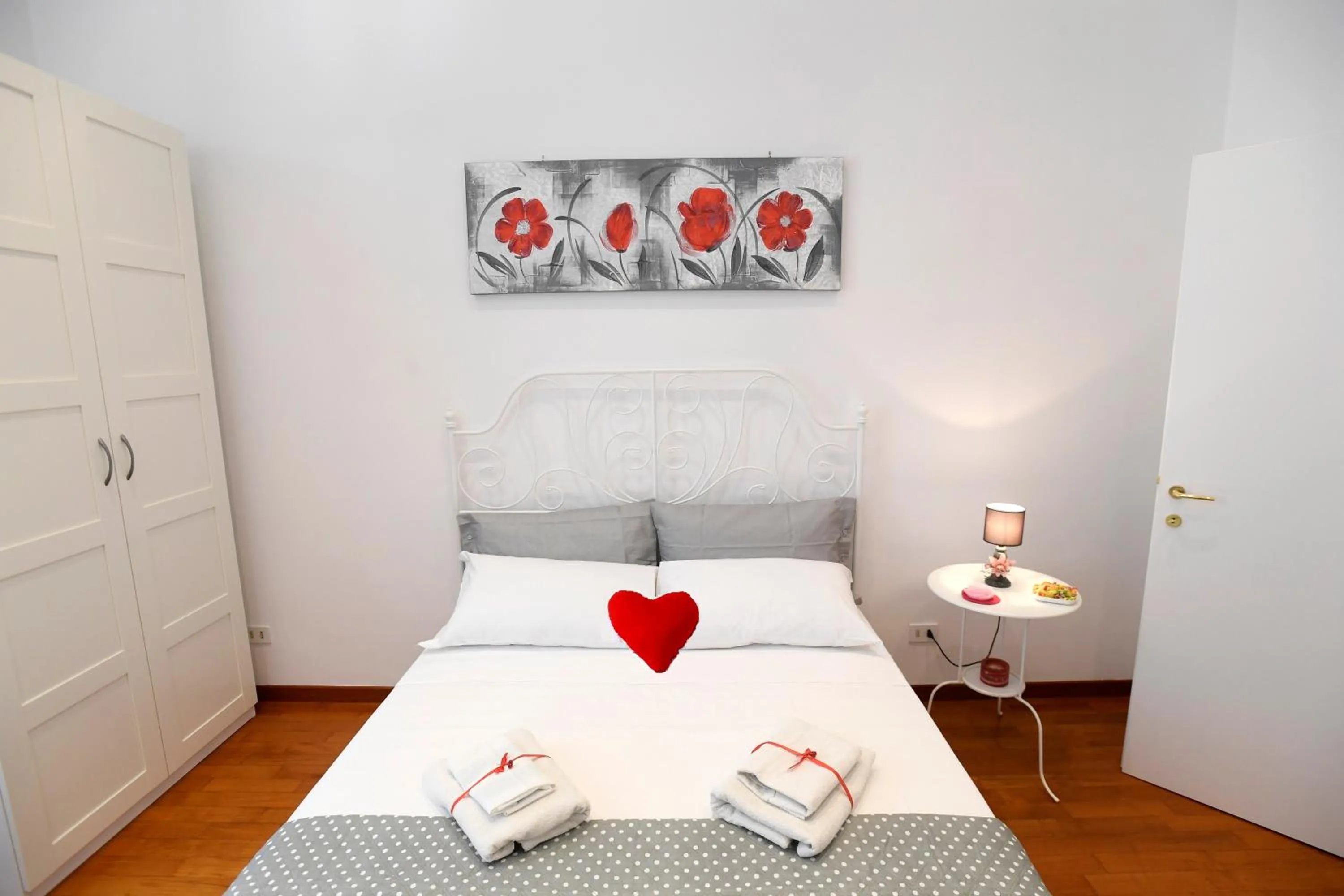 Photo of the whole room, Bed in Big House Colosseum