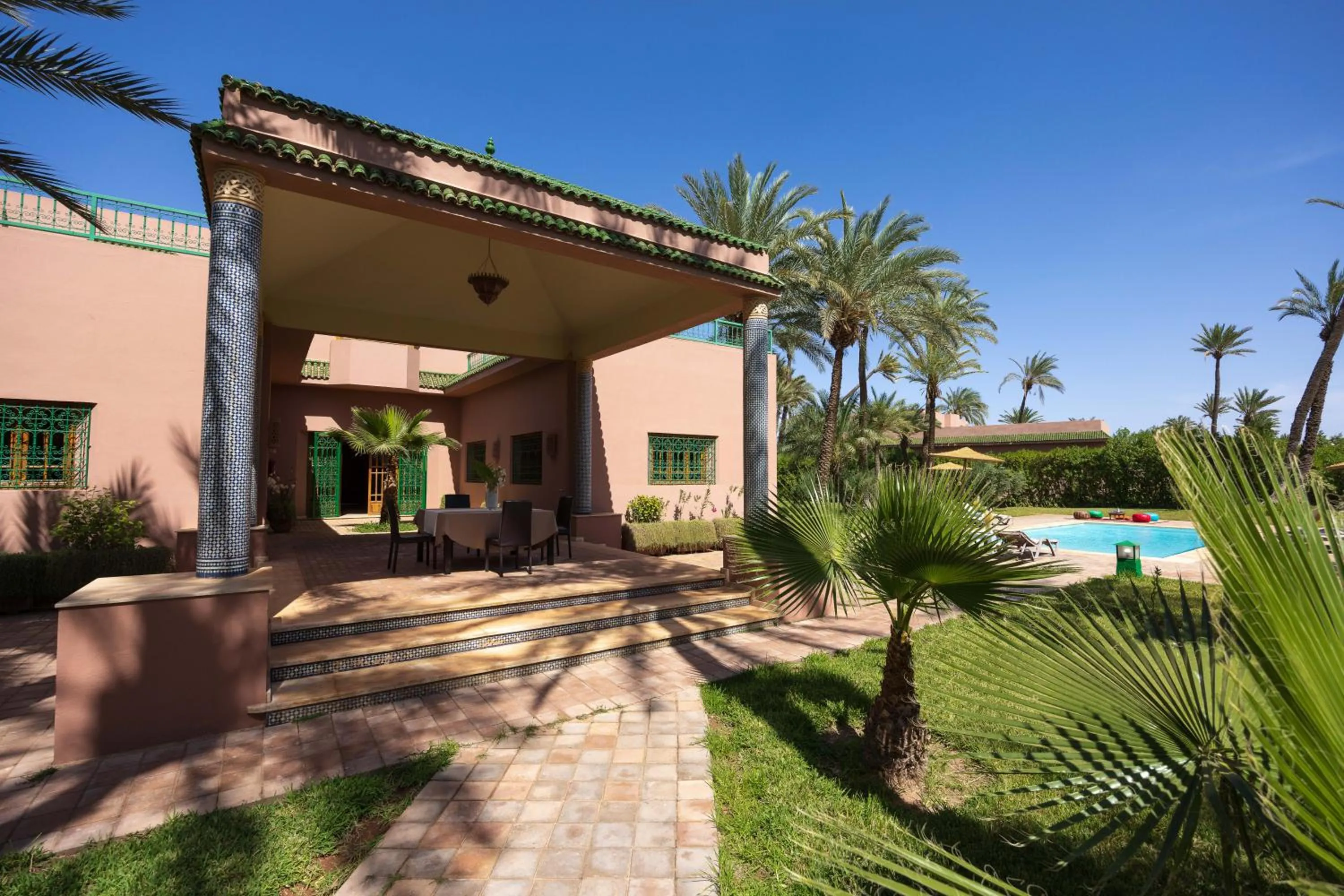 Property building in Domaine Abiad