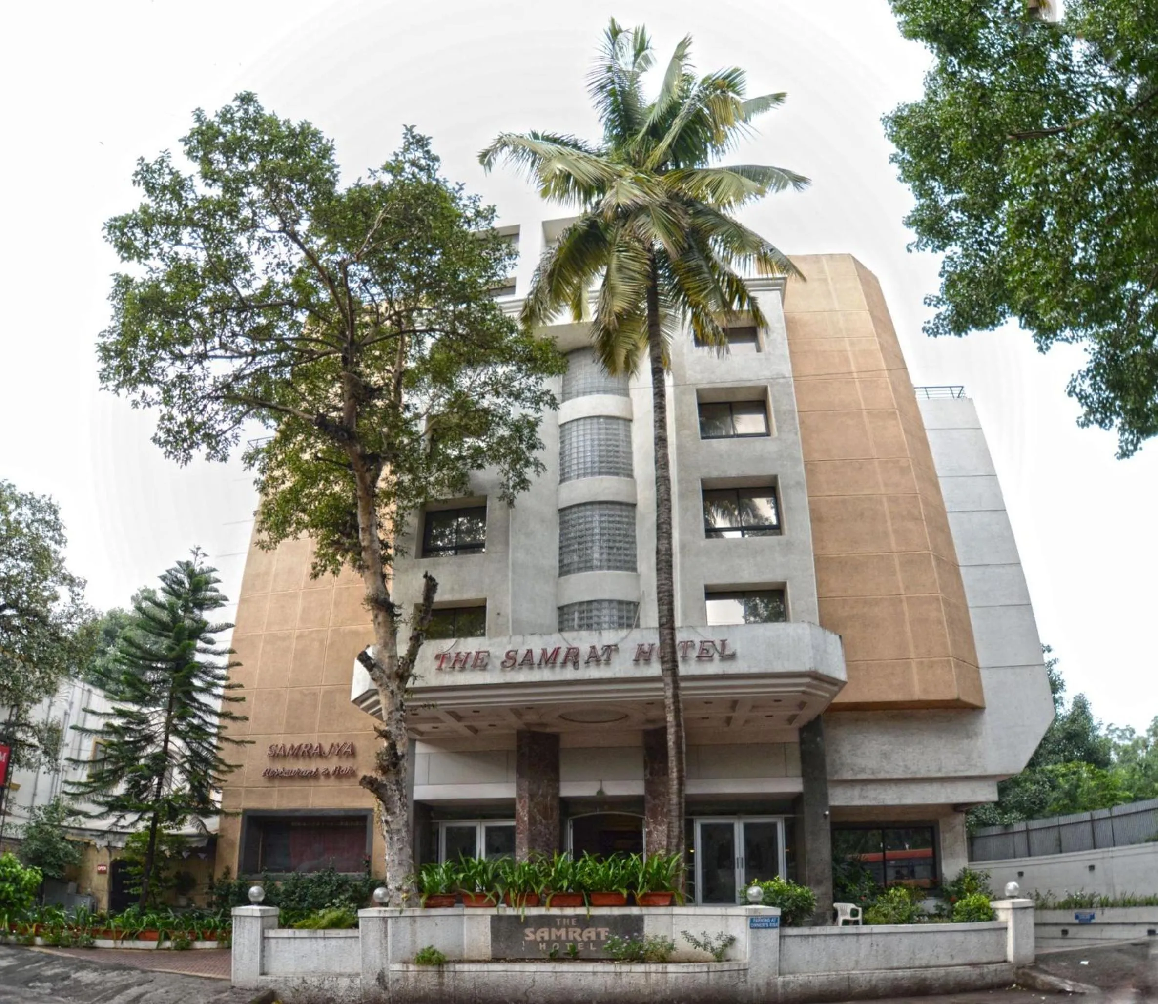 Facade/entrance in The Samrat Hotel near Pune Railway Station