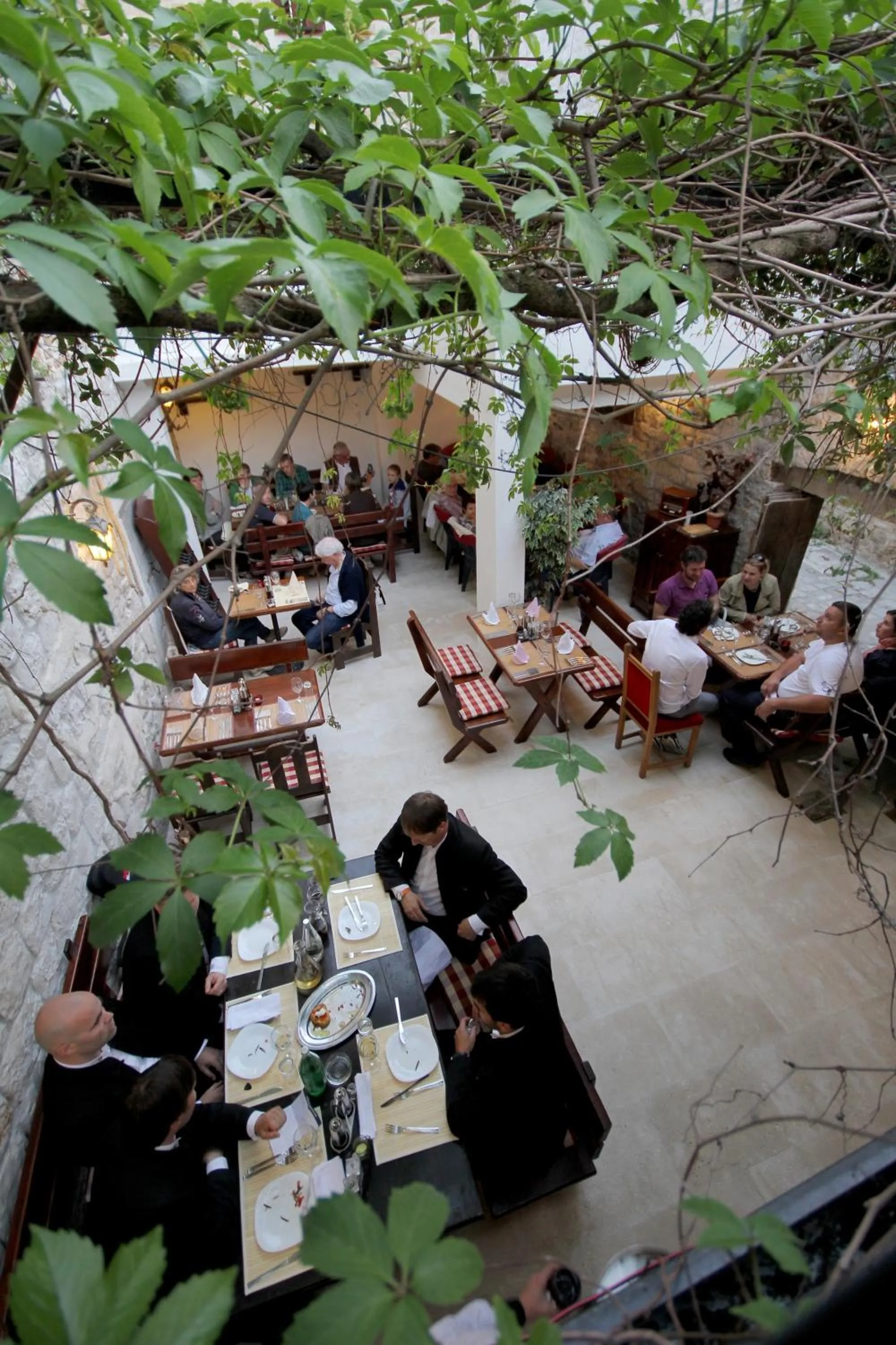 Restaurant/places to eat in Heritage Hotel Tragos