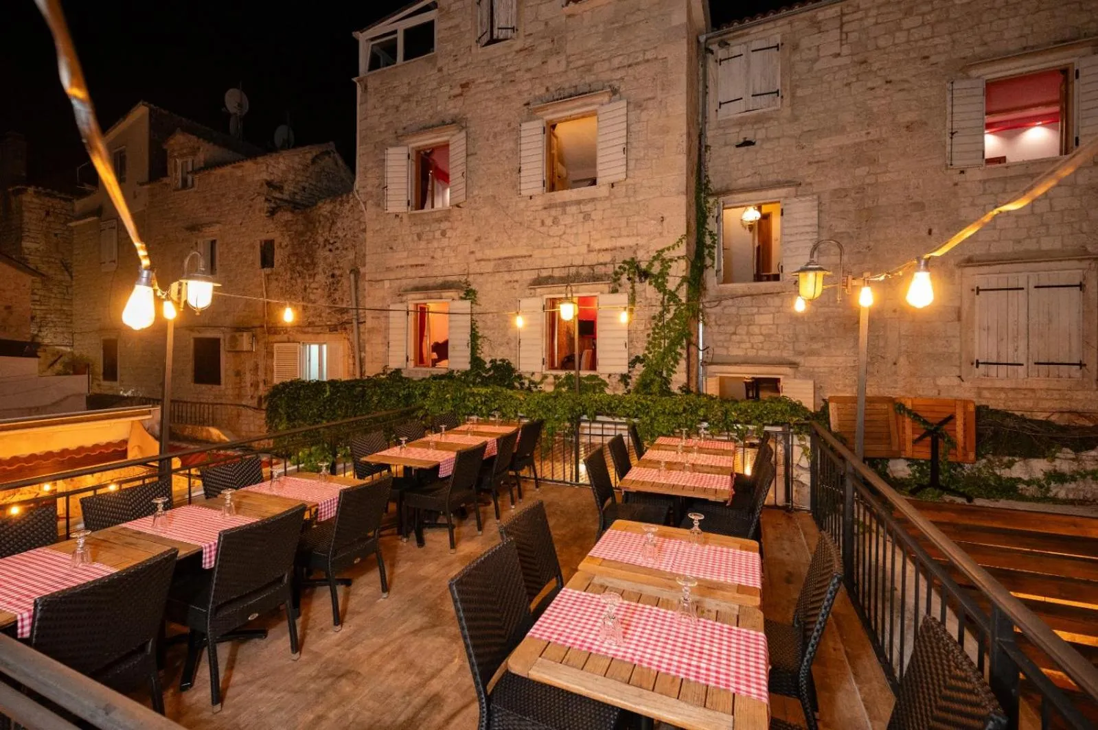 Restaurant/places to eat in Heritage Hotel Tragos