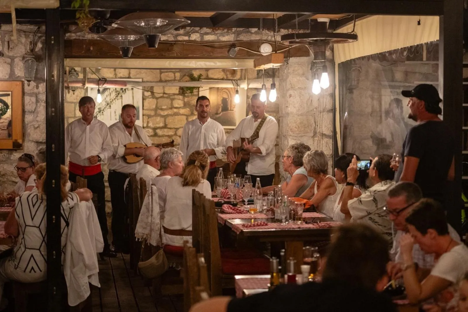 Restaurant/places to eat in Heritage Hotel Tragos