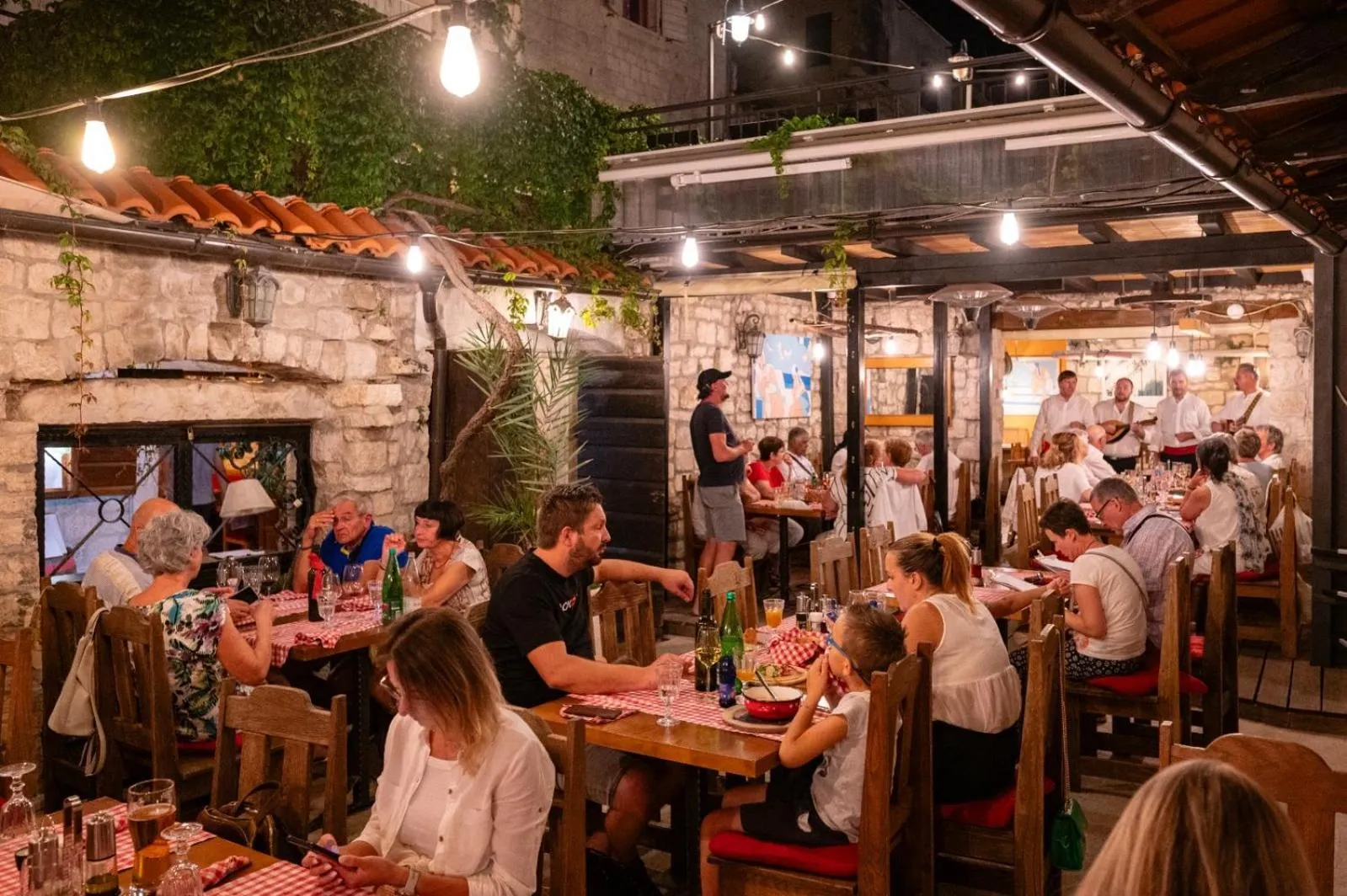 Restaurant/places to eat in Heritage Hotel Tragos