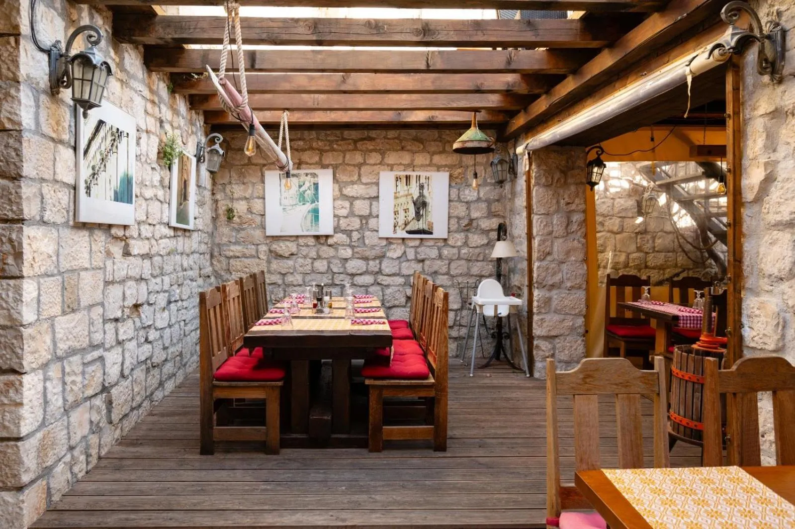 Restaurant/places to eat in Heritage Hotel Tragos