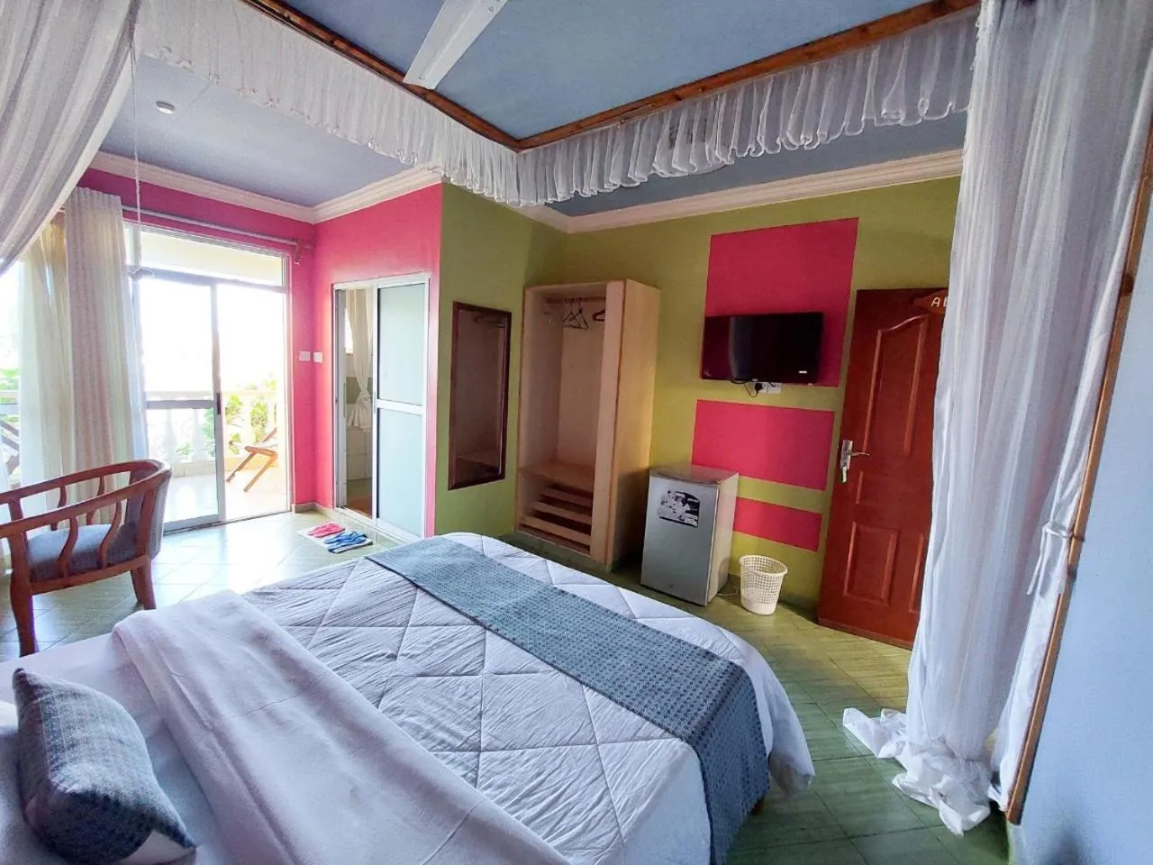 Photo of the whole room, Bed in Pinebreeze Holiday Resort