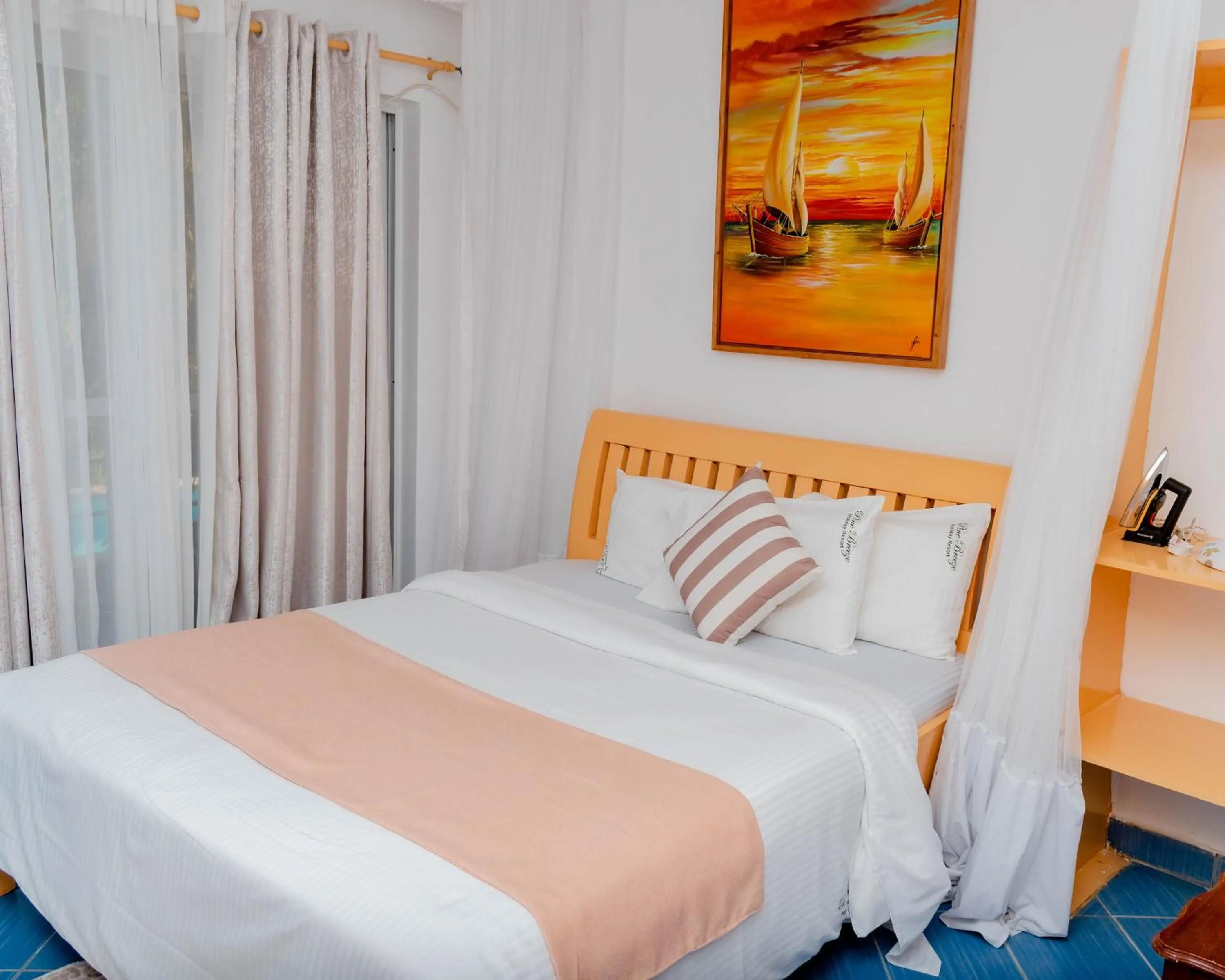 View (from property/room), Bed in Pinebreeze Holiday Resort