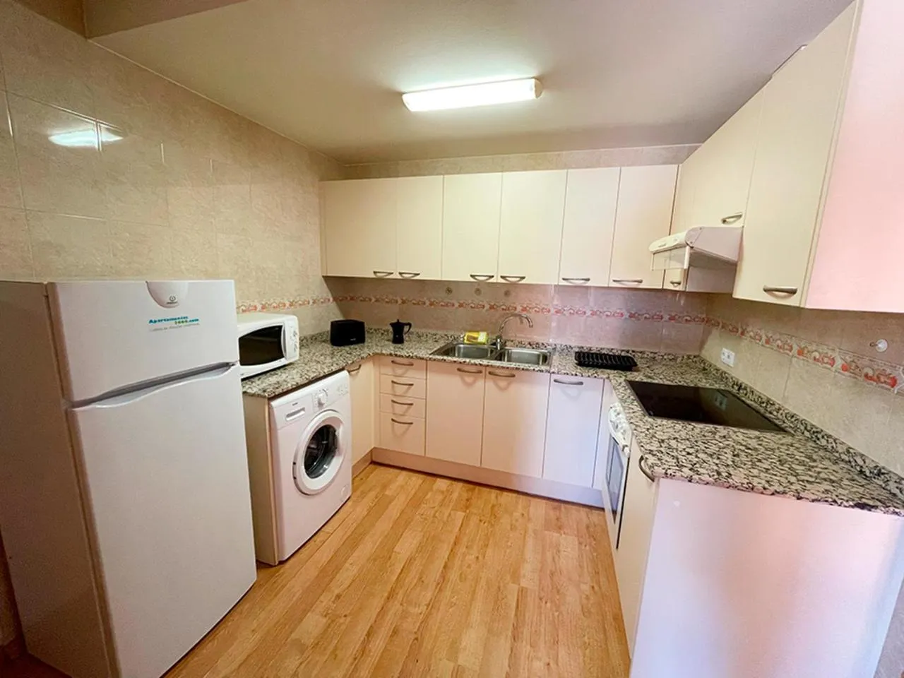 Kitchen or kitchenette in Apartamentos Pantebre 3000