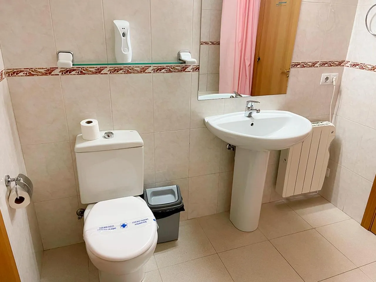 Bathroom in Apartamentos Pantebre 3000