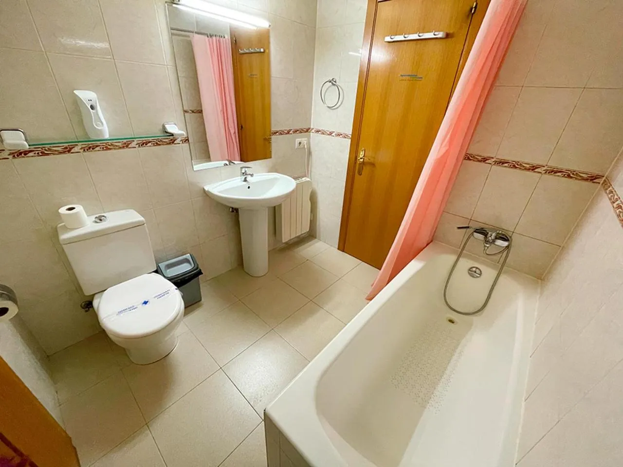 Bathroom in Apartamentos Pantebre 3000