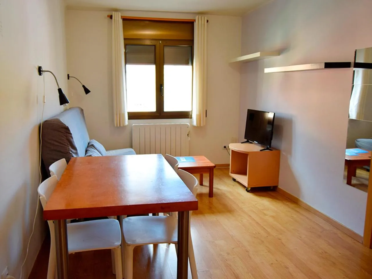 TV and multimedia in Apartamentos Pantebre 3000