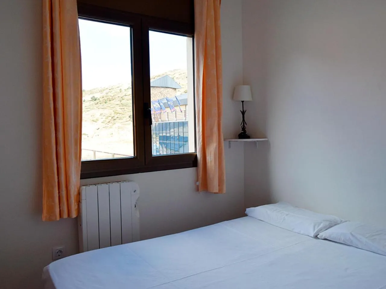 Bedroom, Bed in Apartamentos Pantebre 3000