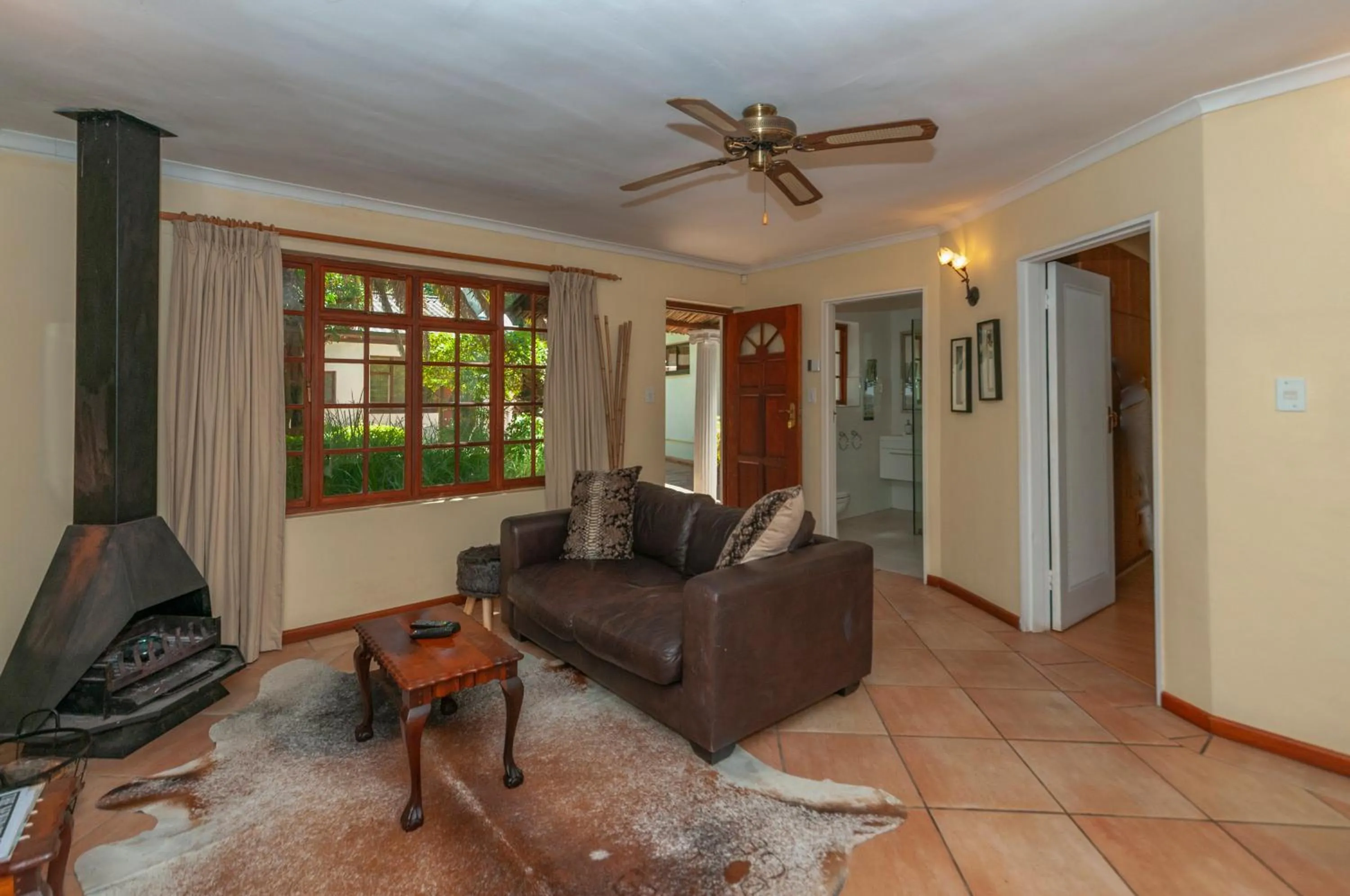 Photo of the whole room in Just Unwind