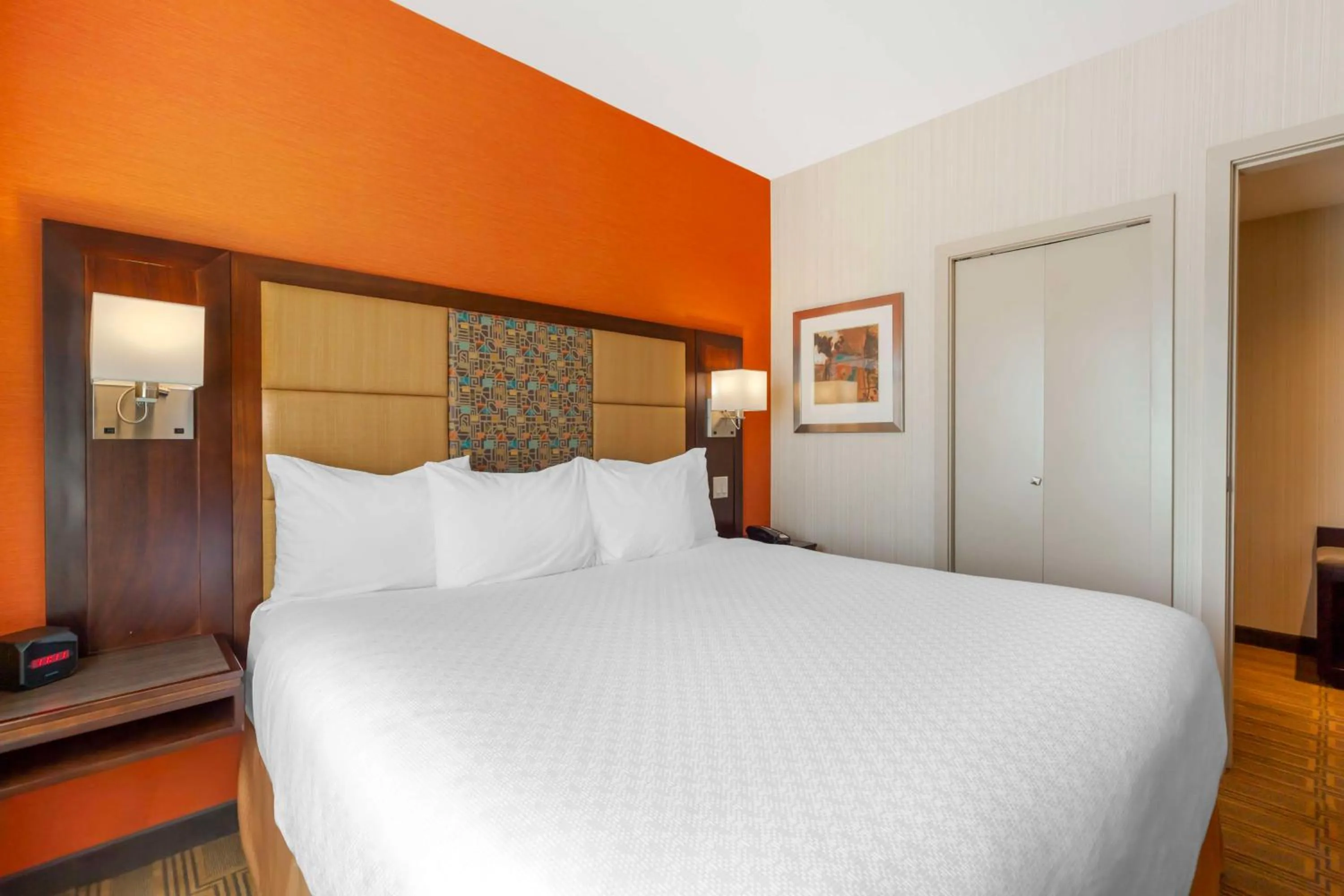 Bedroom, Bed in Best Western Plus Chateau Fort St. John