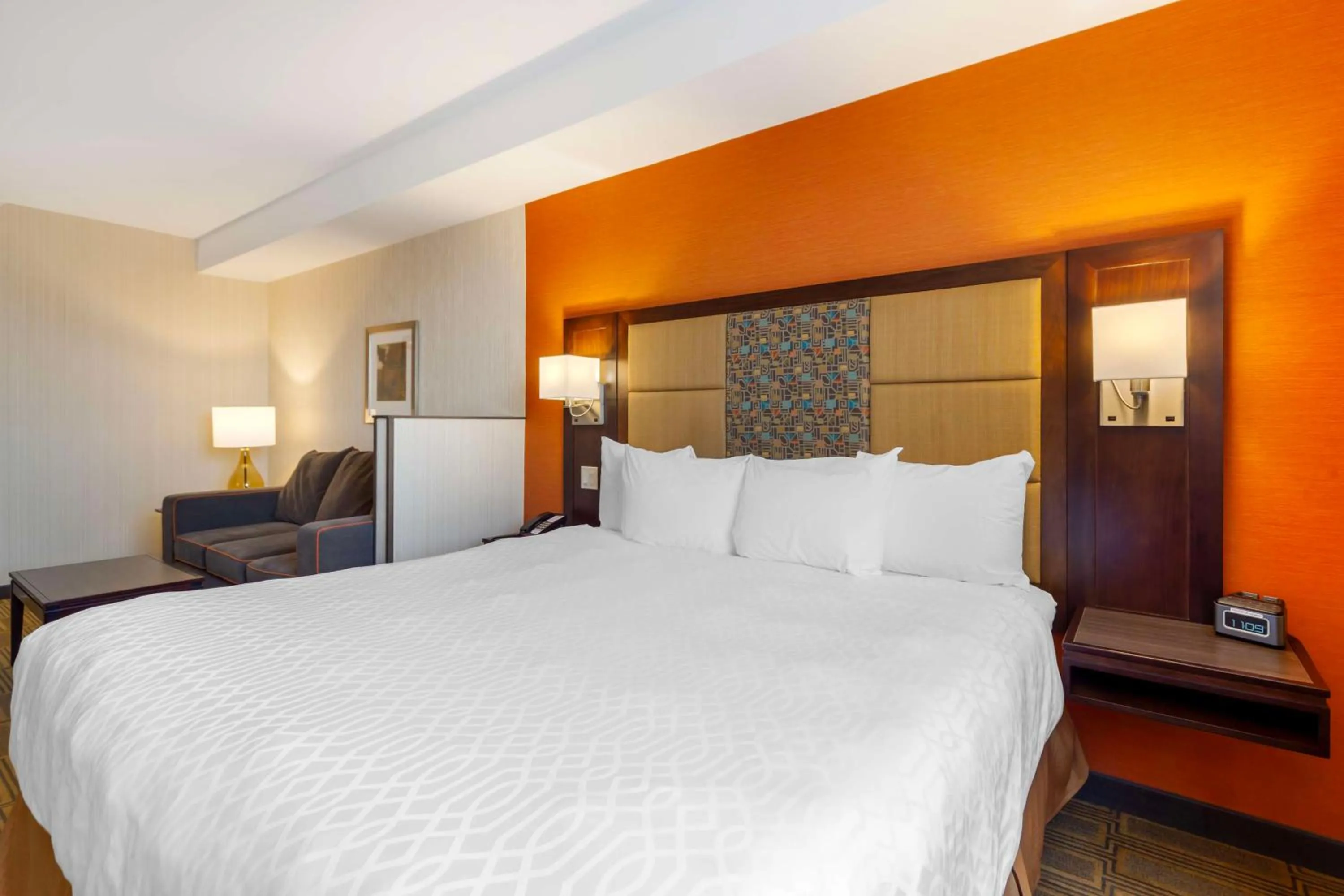 Bedroom, Bed in Best Western Plus Chateau Fort St. John