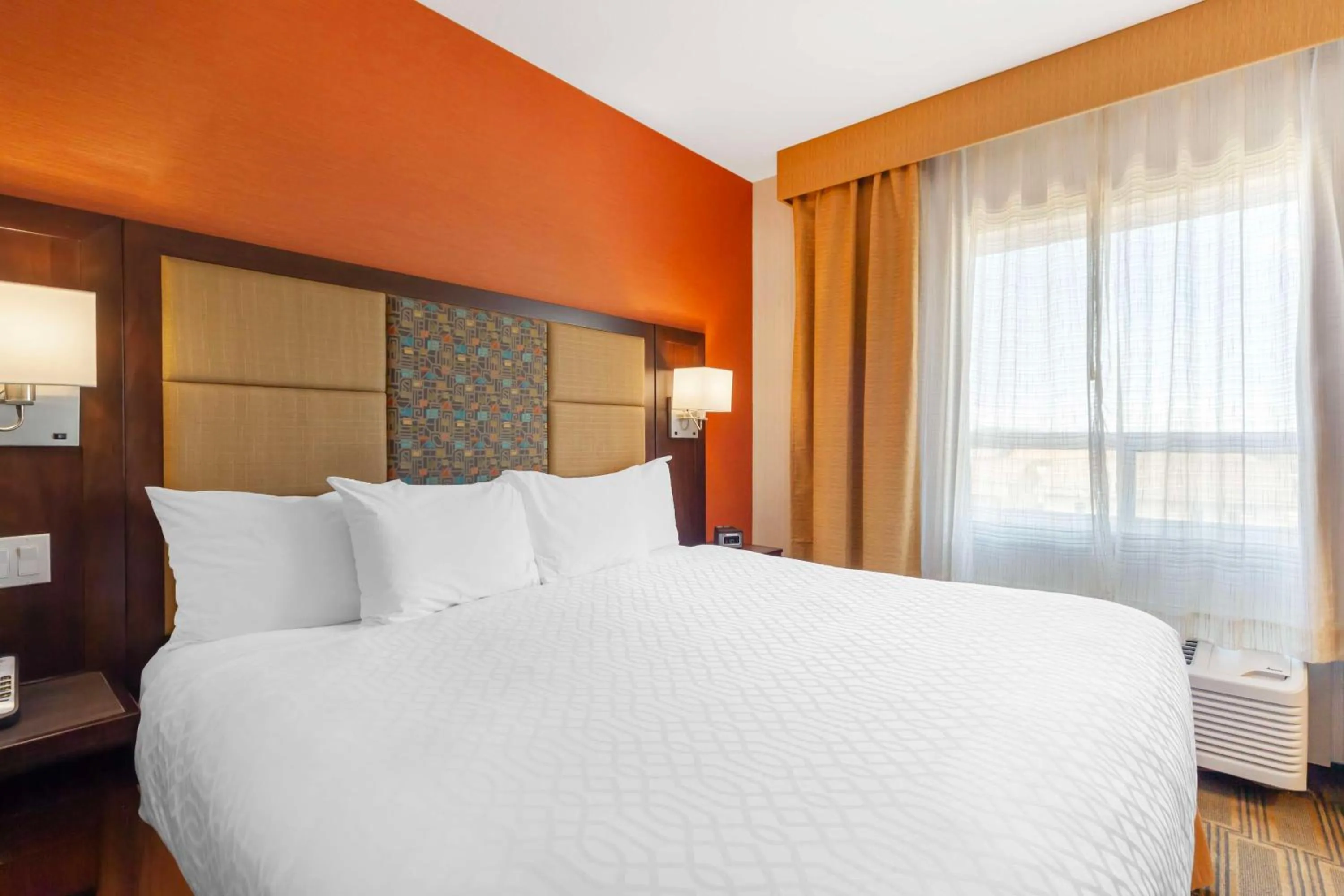 Bedroom, Bed in Best Western Plus Chateau Fort St. John