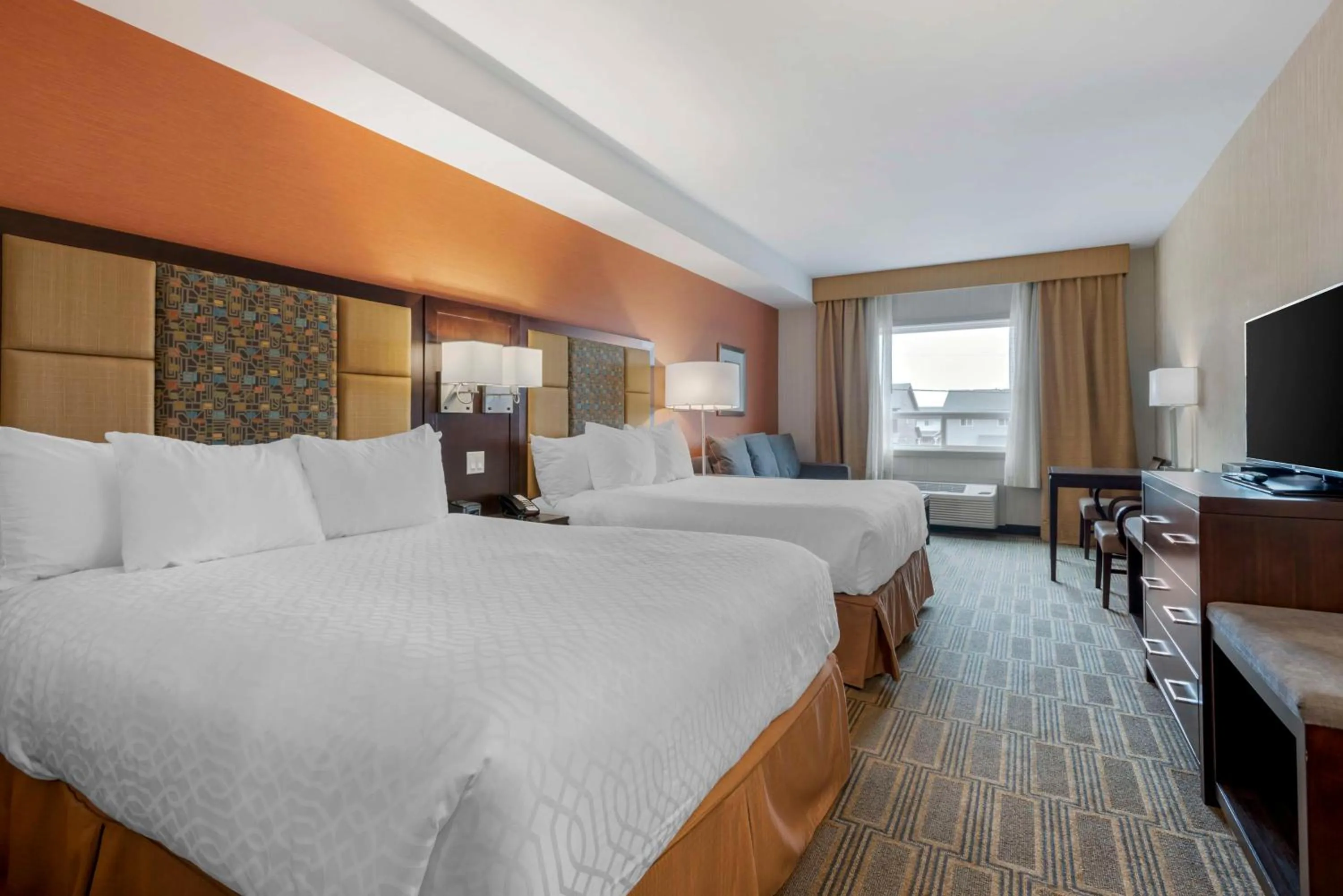 Bedroom, Bed in Best Western Plus Chateau Fort St. John