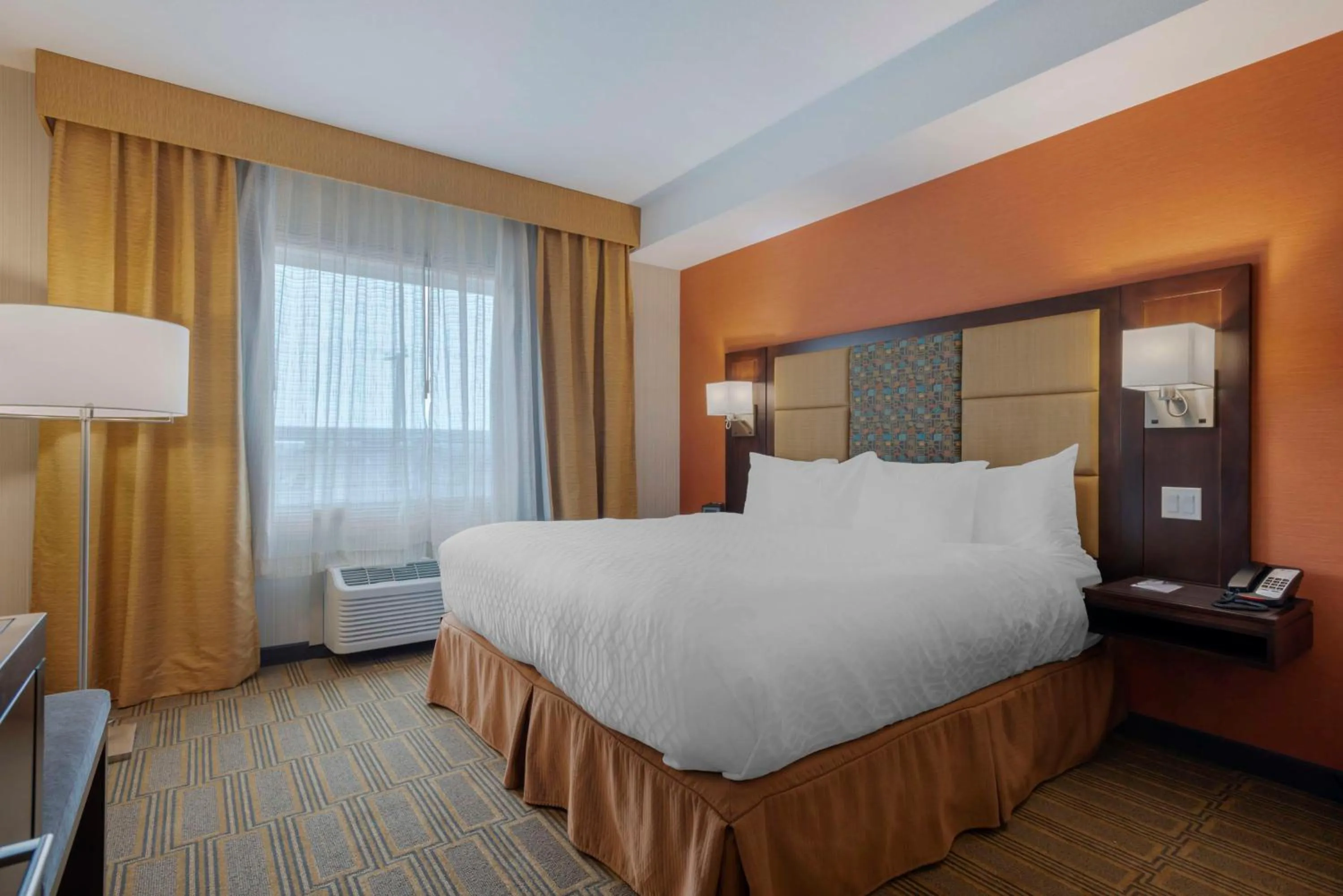 Bedroom, Bed in Best Western Plus Chateau Fort St. John