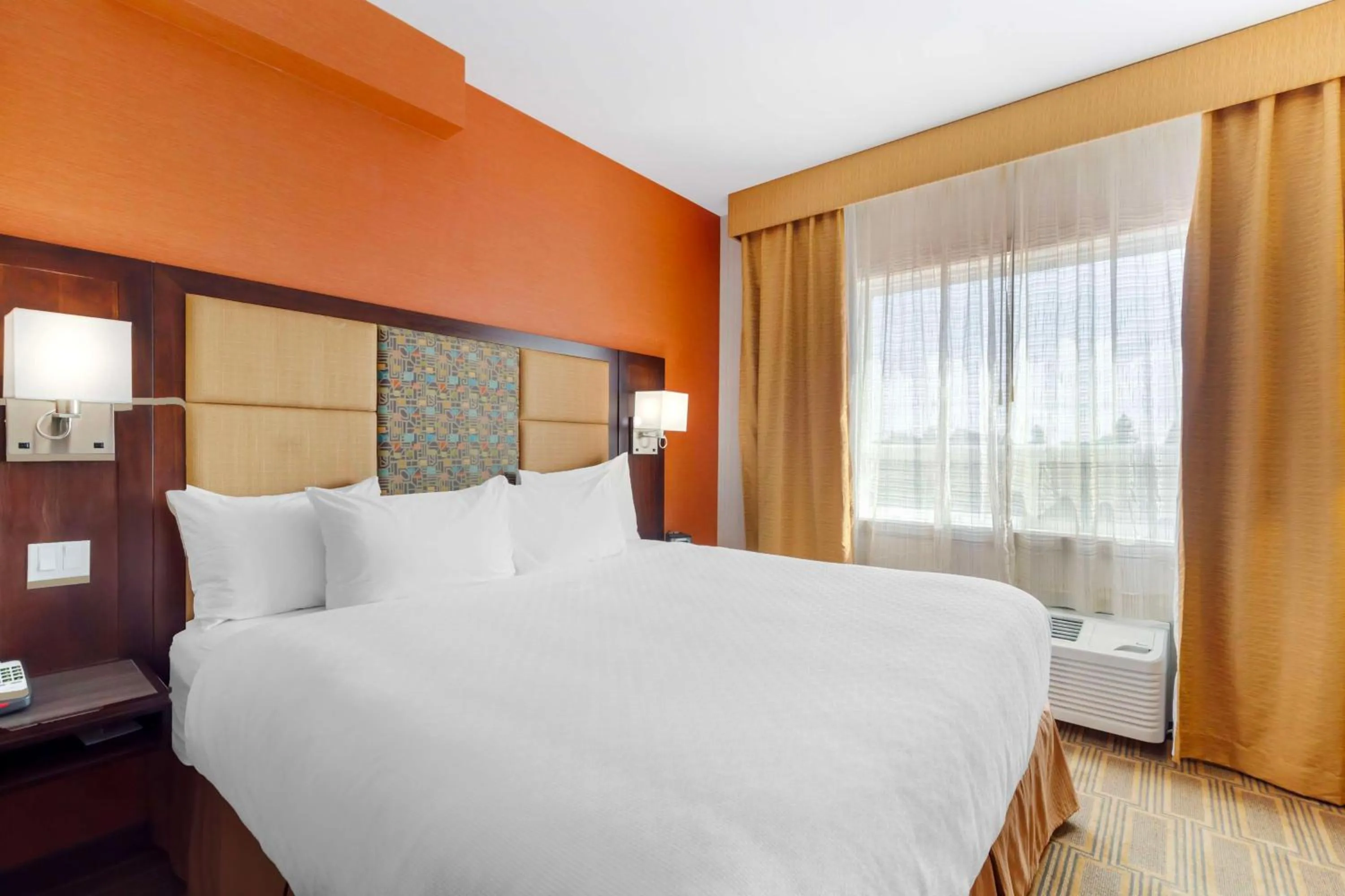 Bedroom, Bed in Best Western Plus Chateau Fort St. John