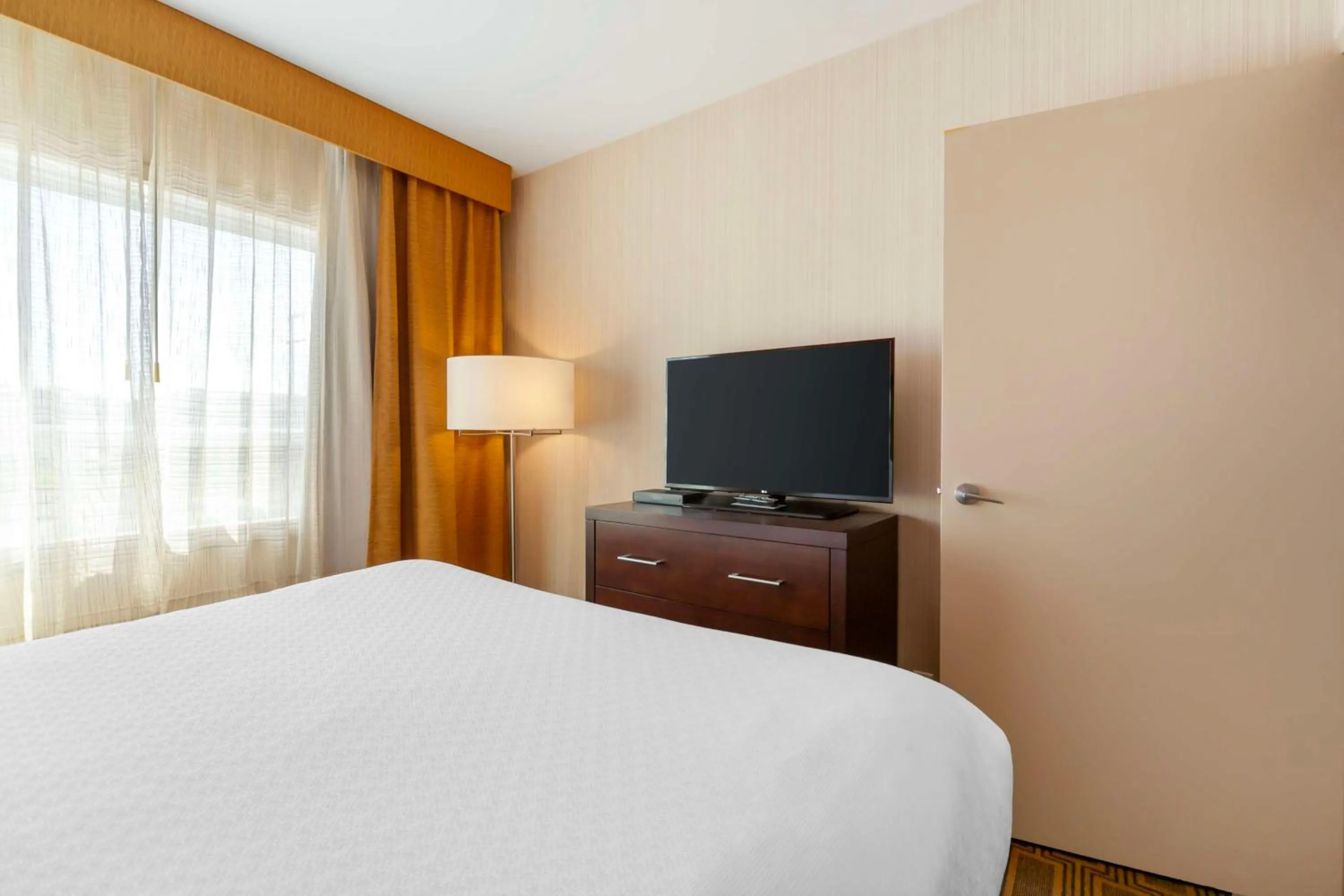 Bedroom, Bed in Best Western Plus Chateau Fort St. John