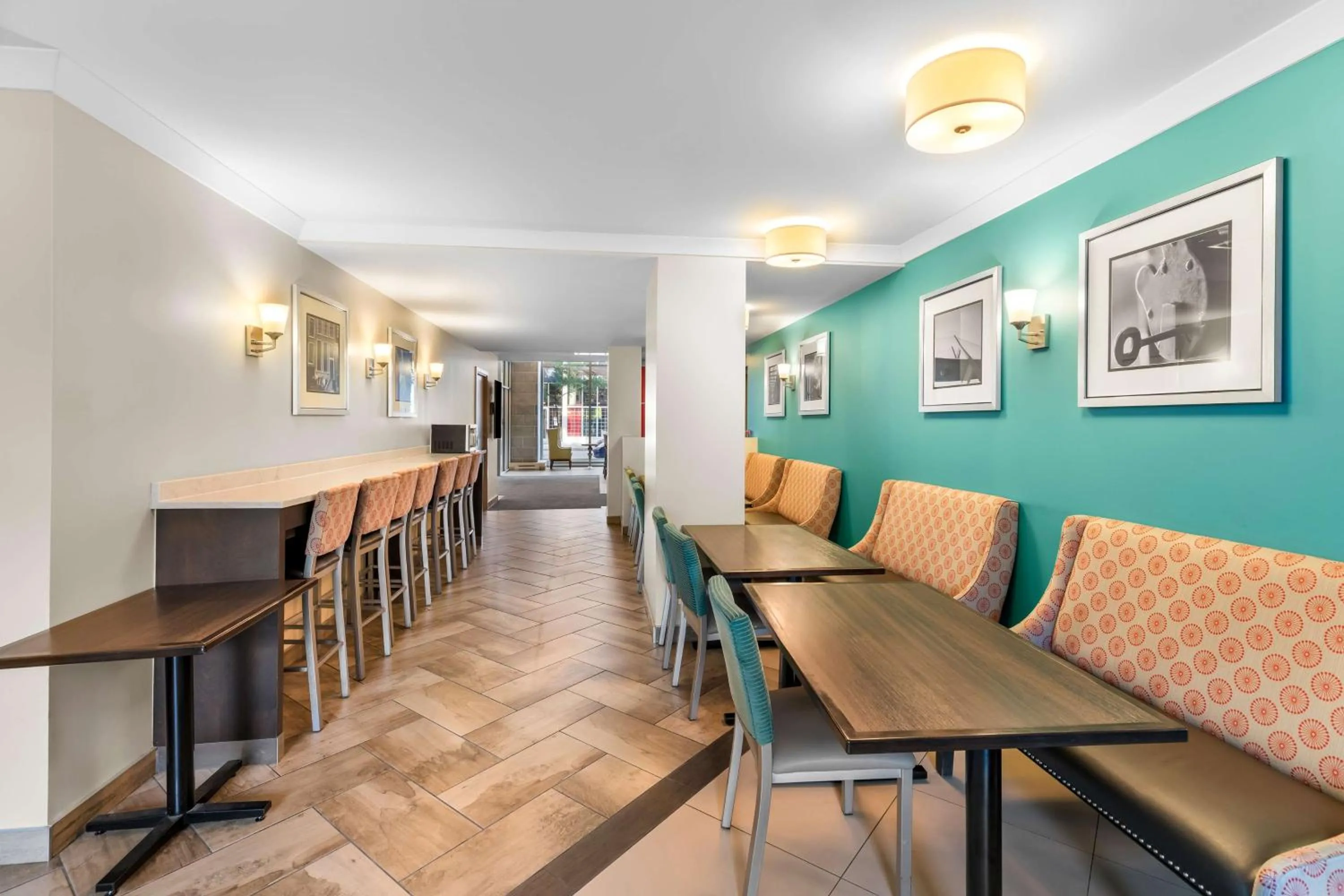 Breakfast in Best Western Plus Hotel Montreal