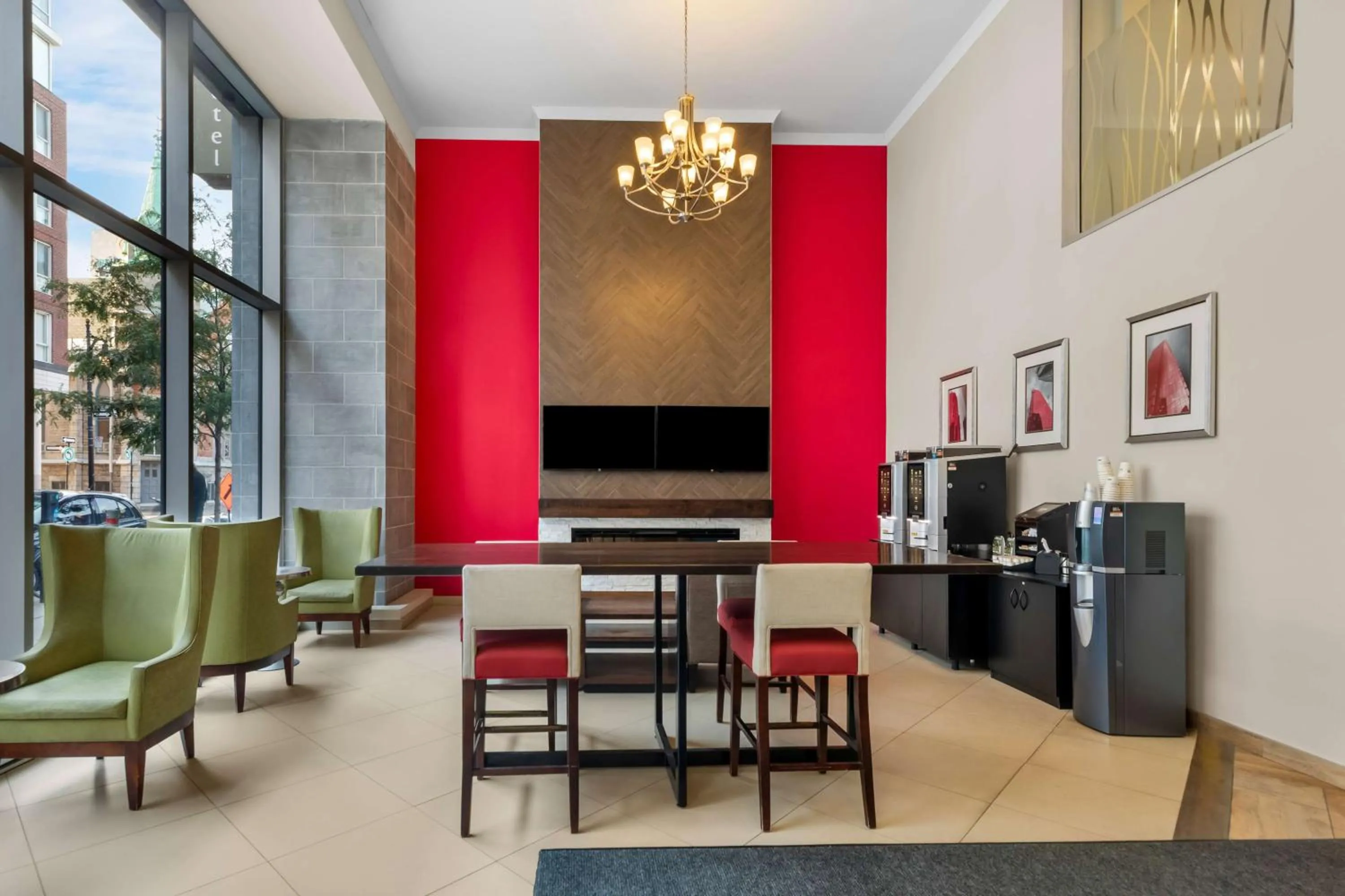 Lobby or reception in Best Western Plus Hotel Montreal