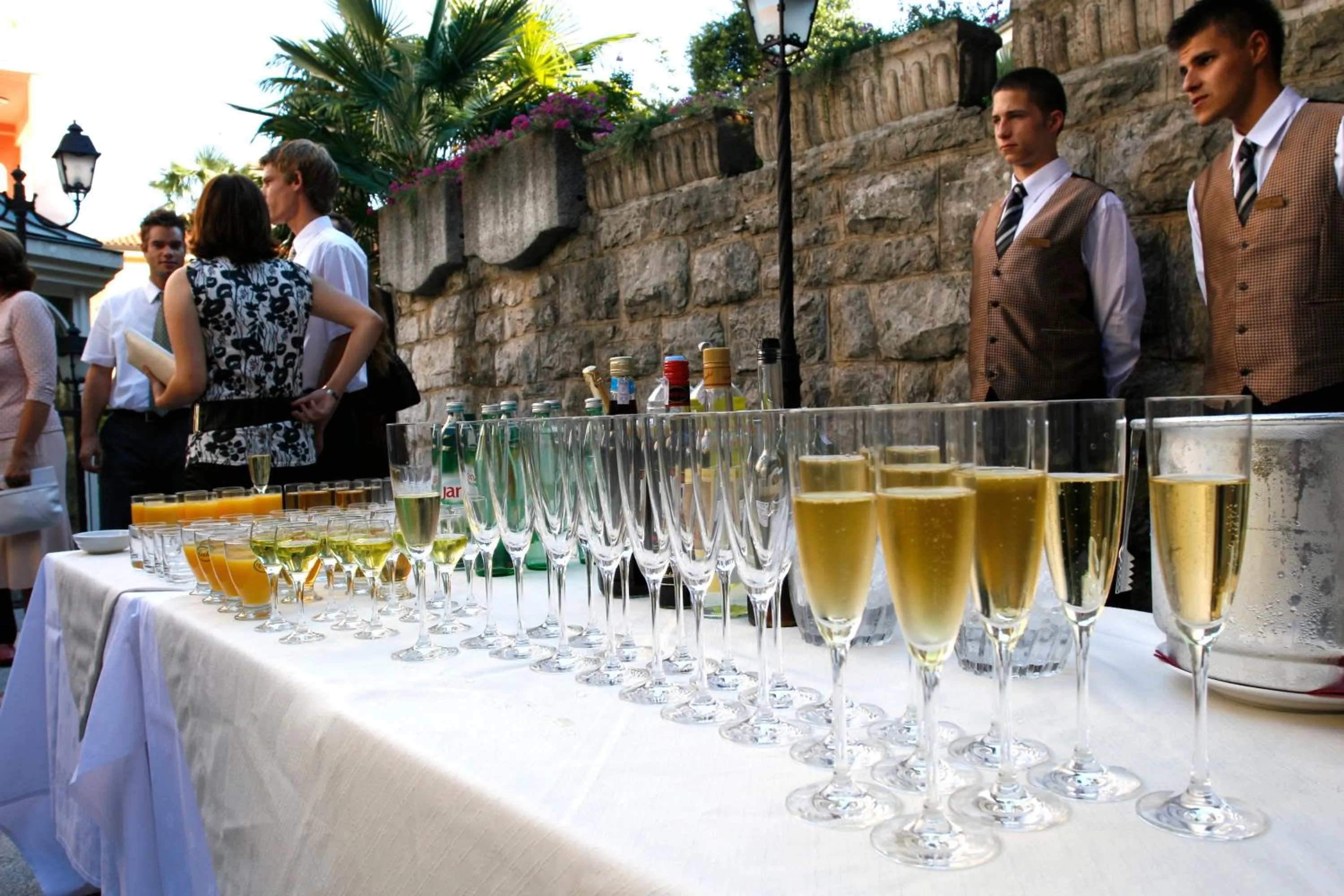 Restaurant/Places to Eat in Hotel Mozart