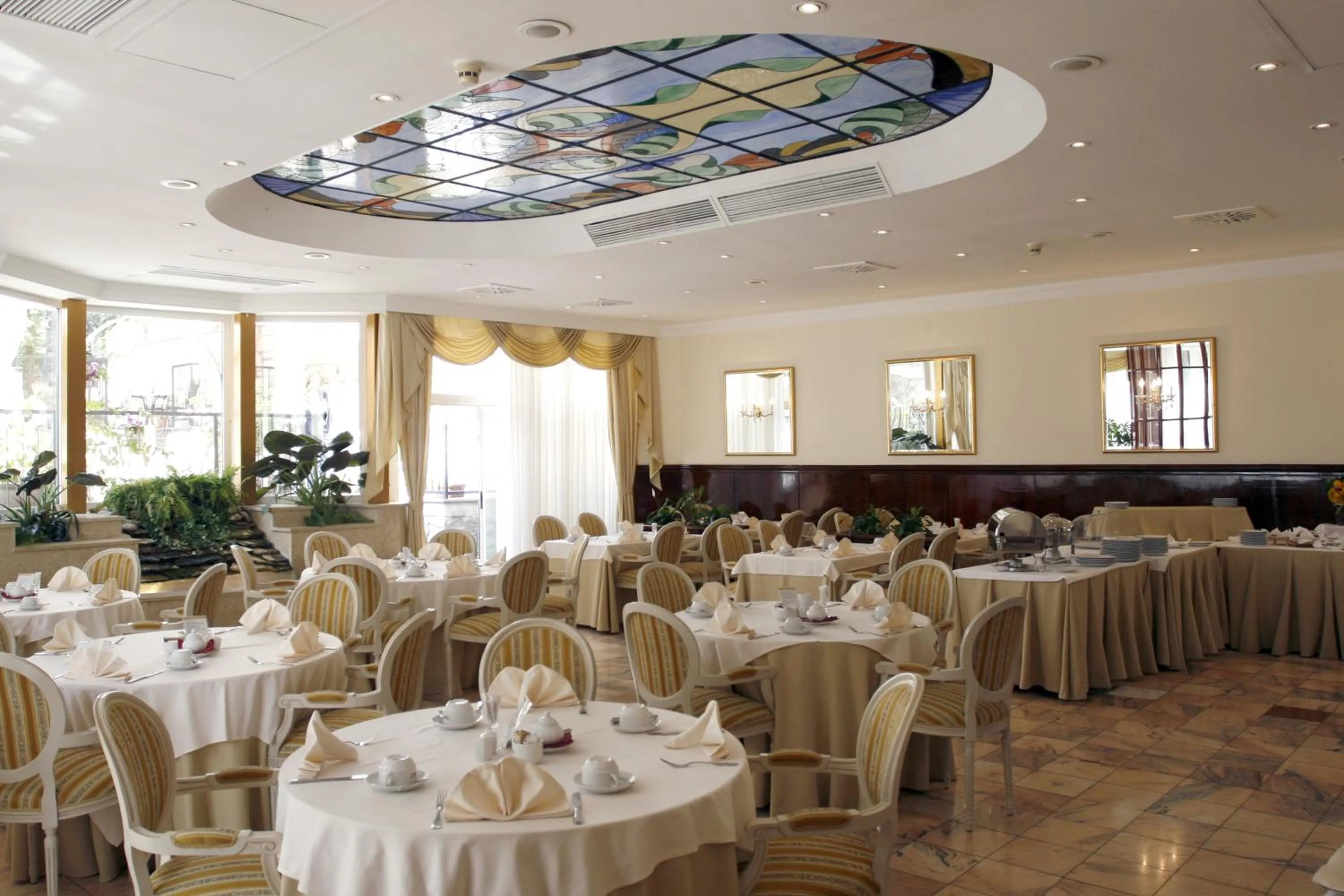 Restaurant/Places to Eat in Hotel Mozart