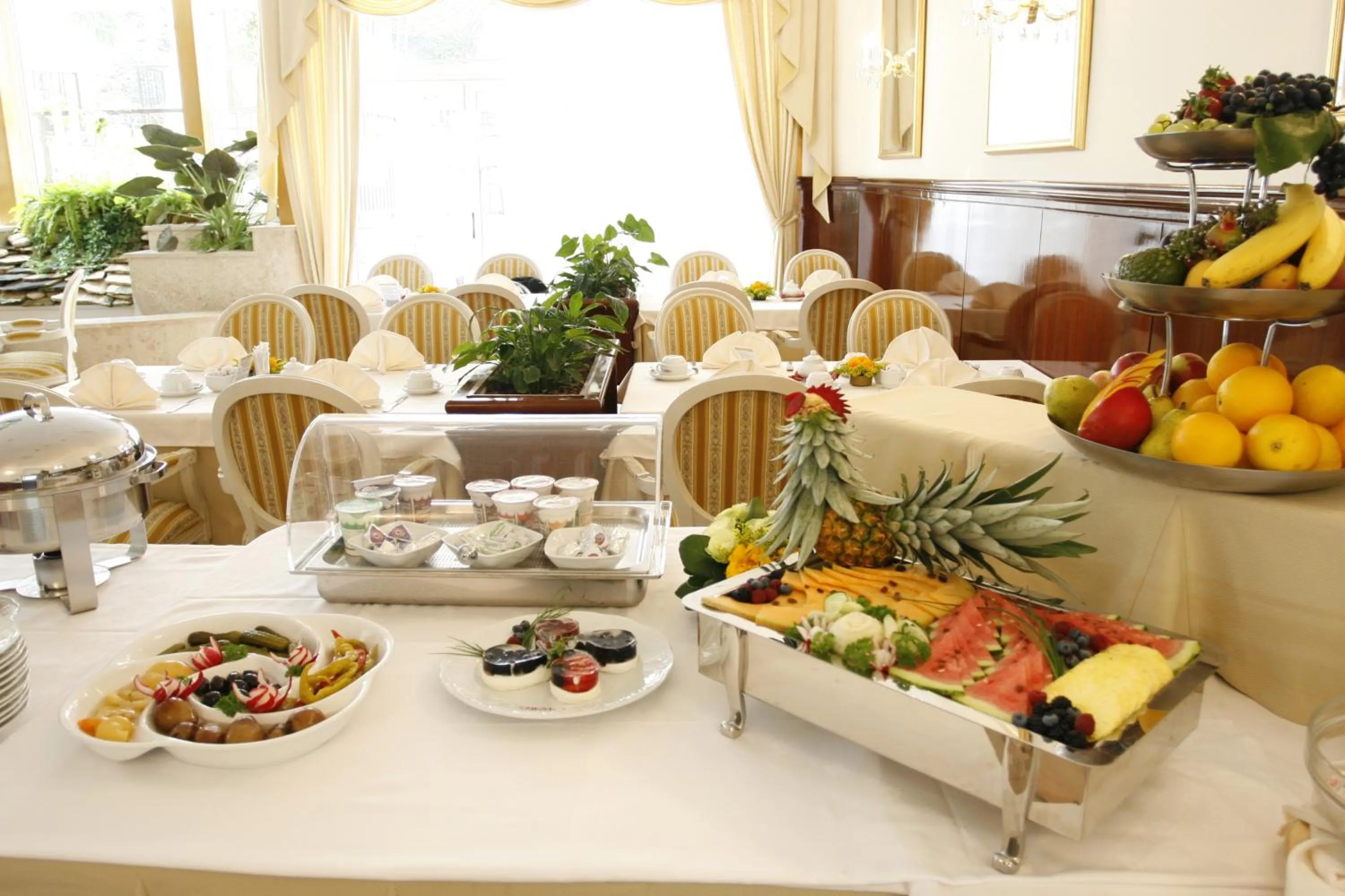 Restaurant/places to eat, Food in Hotel Mozart