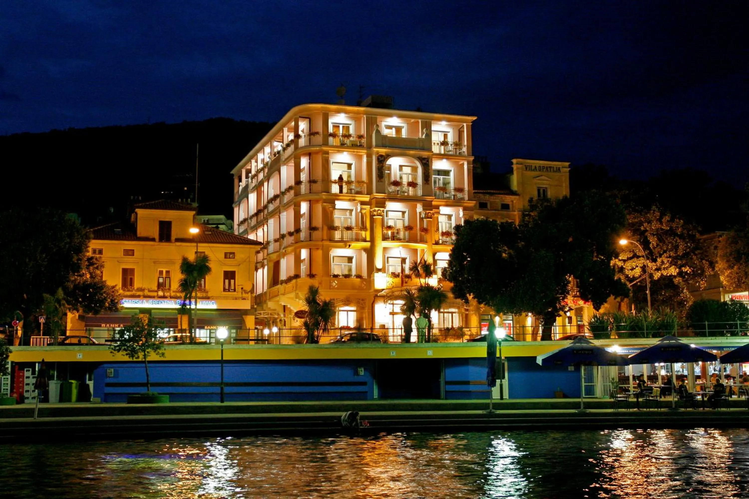 Facade/entrance, Property Building in Hotel Mozart