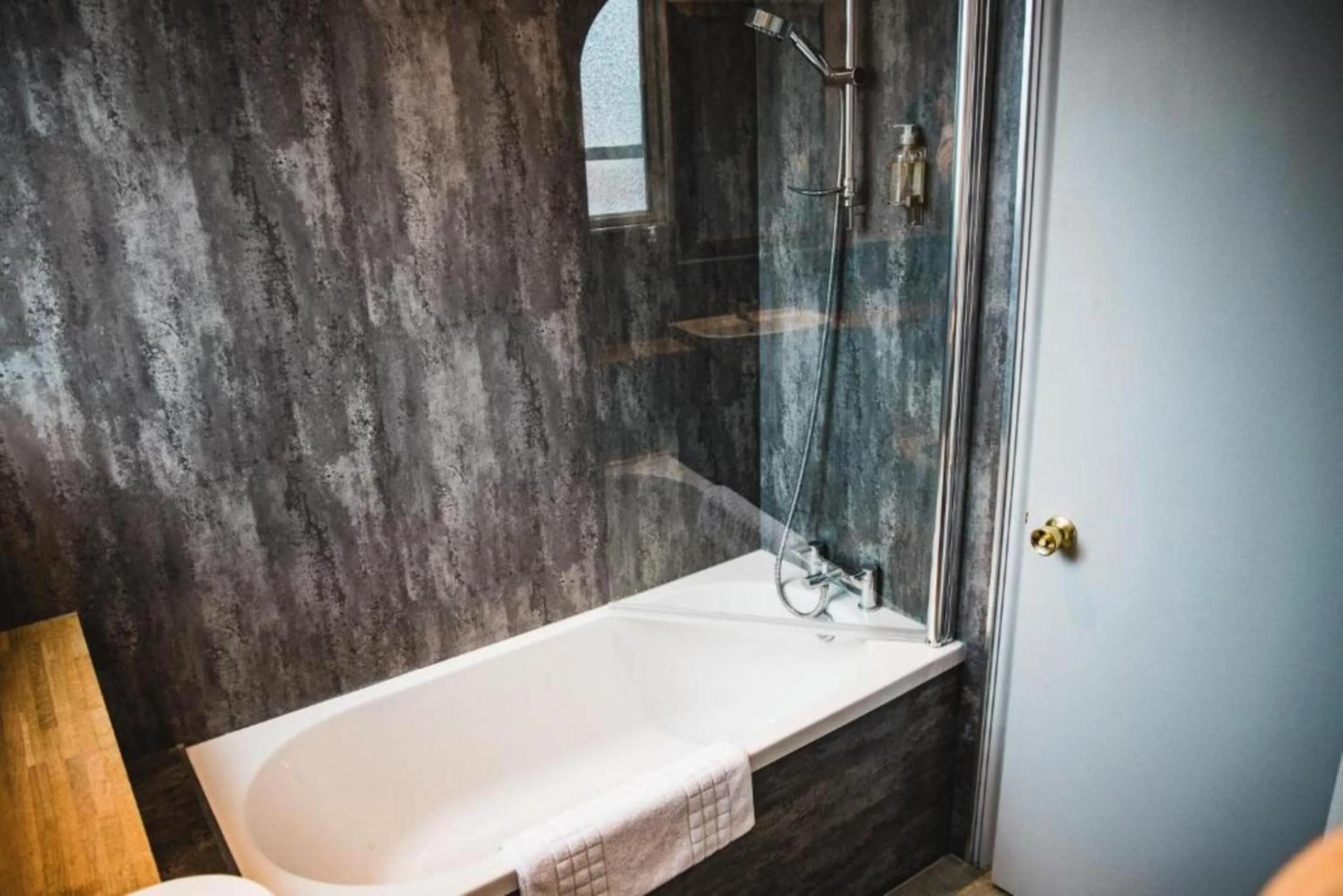 Bathroom in OYO The Red Lion Hotel