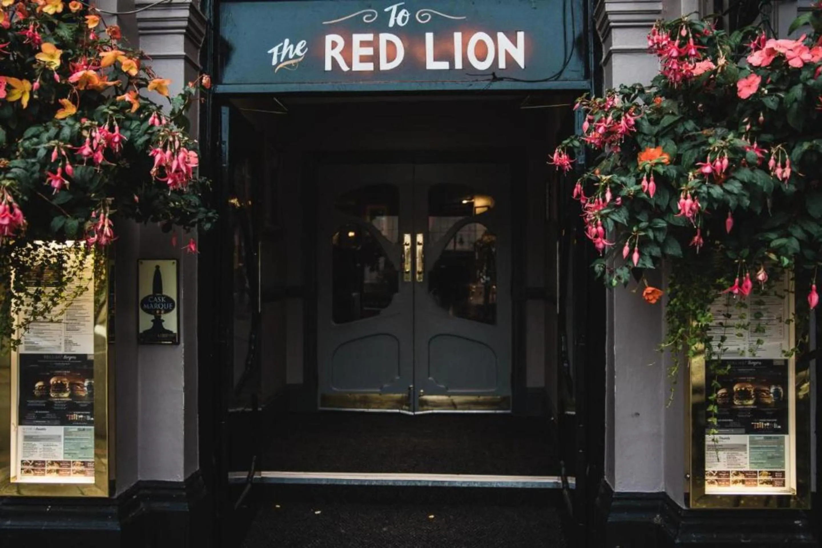 Facade/entrance in OYO The Red Lion Hotel