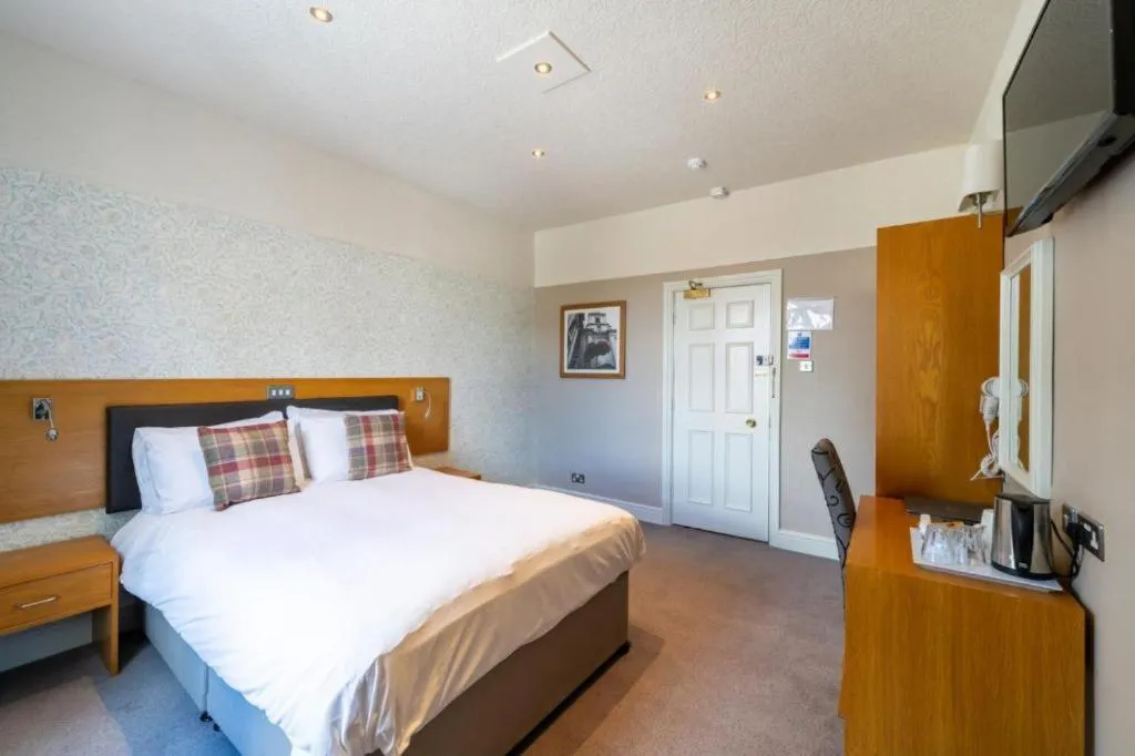 Bedroom, Bed in OYO The Red Lion Hotel