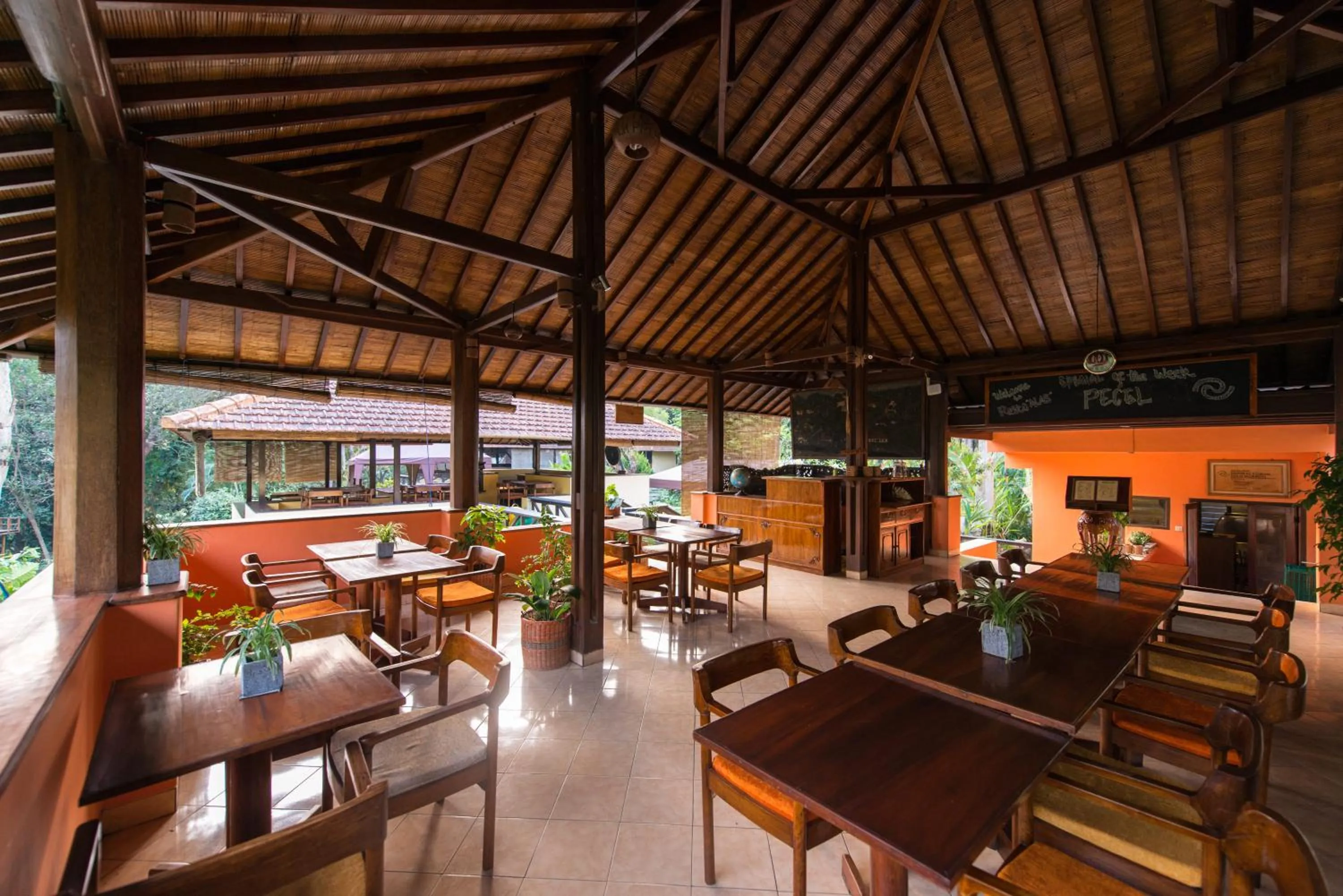 Restaurant/places to eat in Ecolodge Seloliman