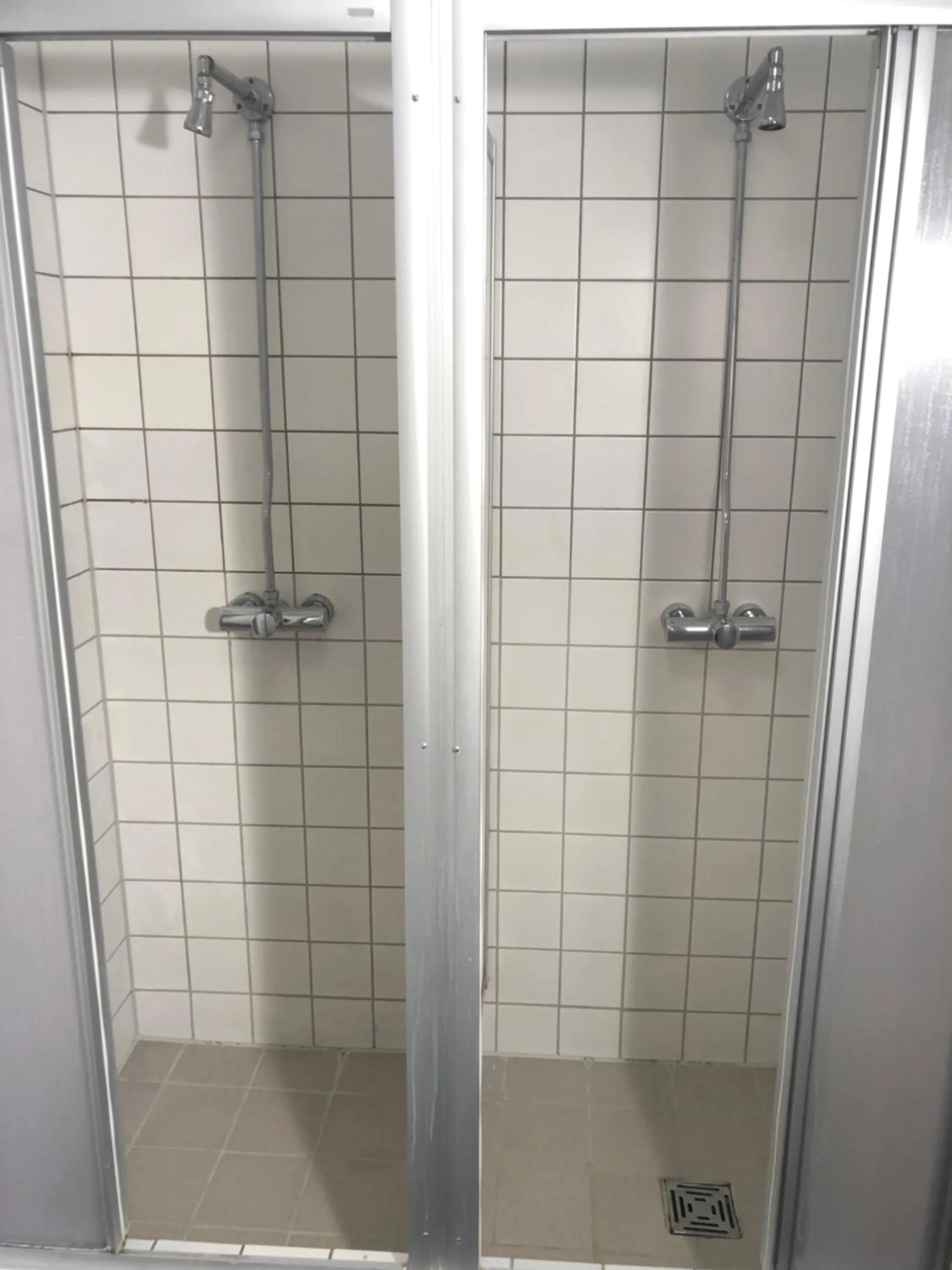 Shower in Die Fabrik - Hostel