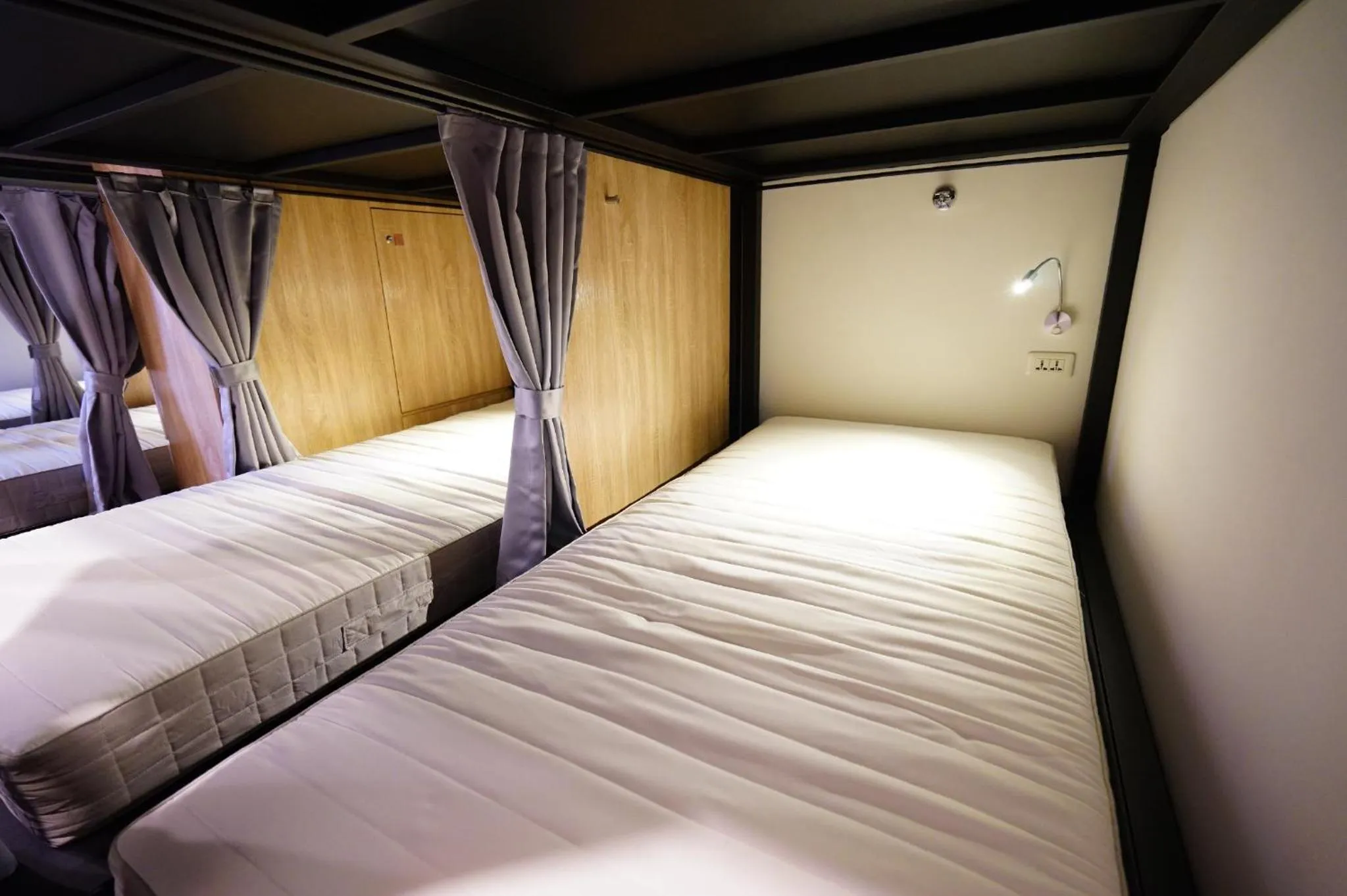 Bed in Cavemen Hostel Taipei Station Youth Branch