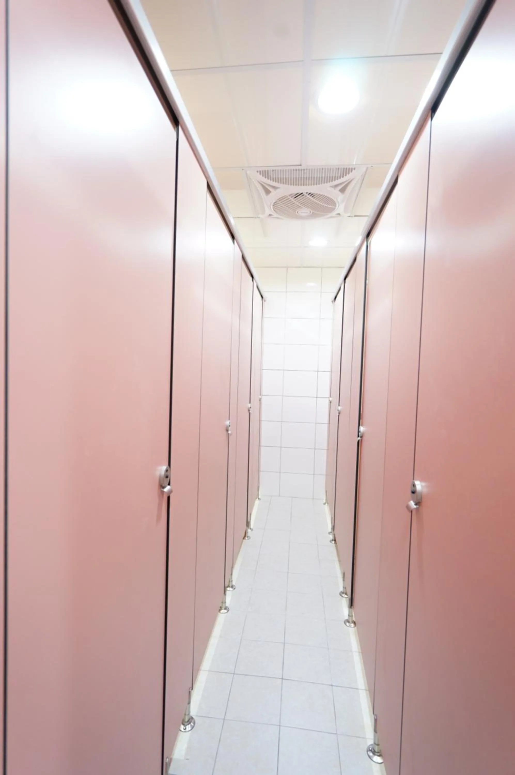 Bathroom in Cavemen Hostel Taipei Station Youth Branch