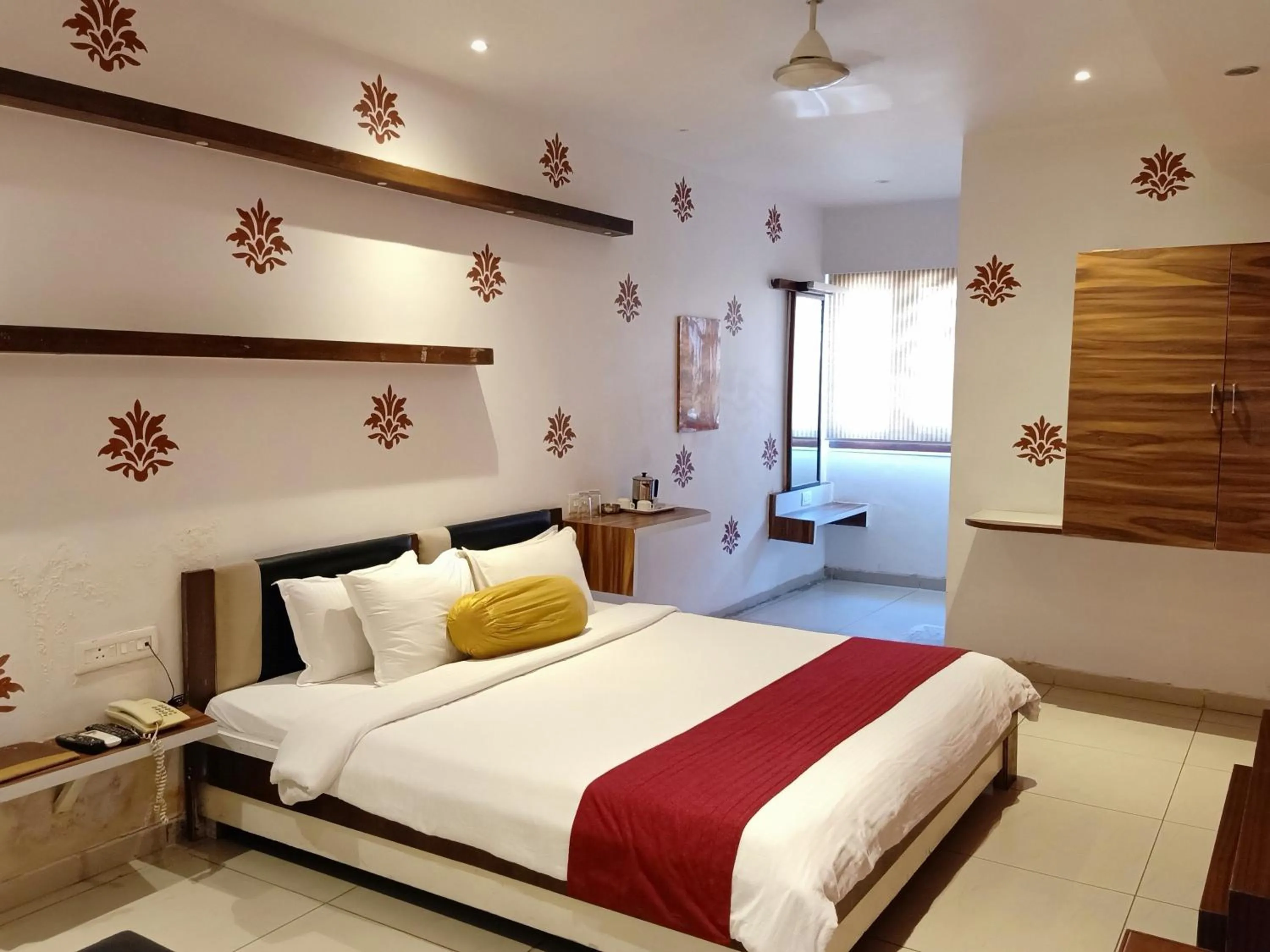 Hotel Kalinga Lake View