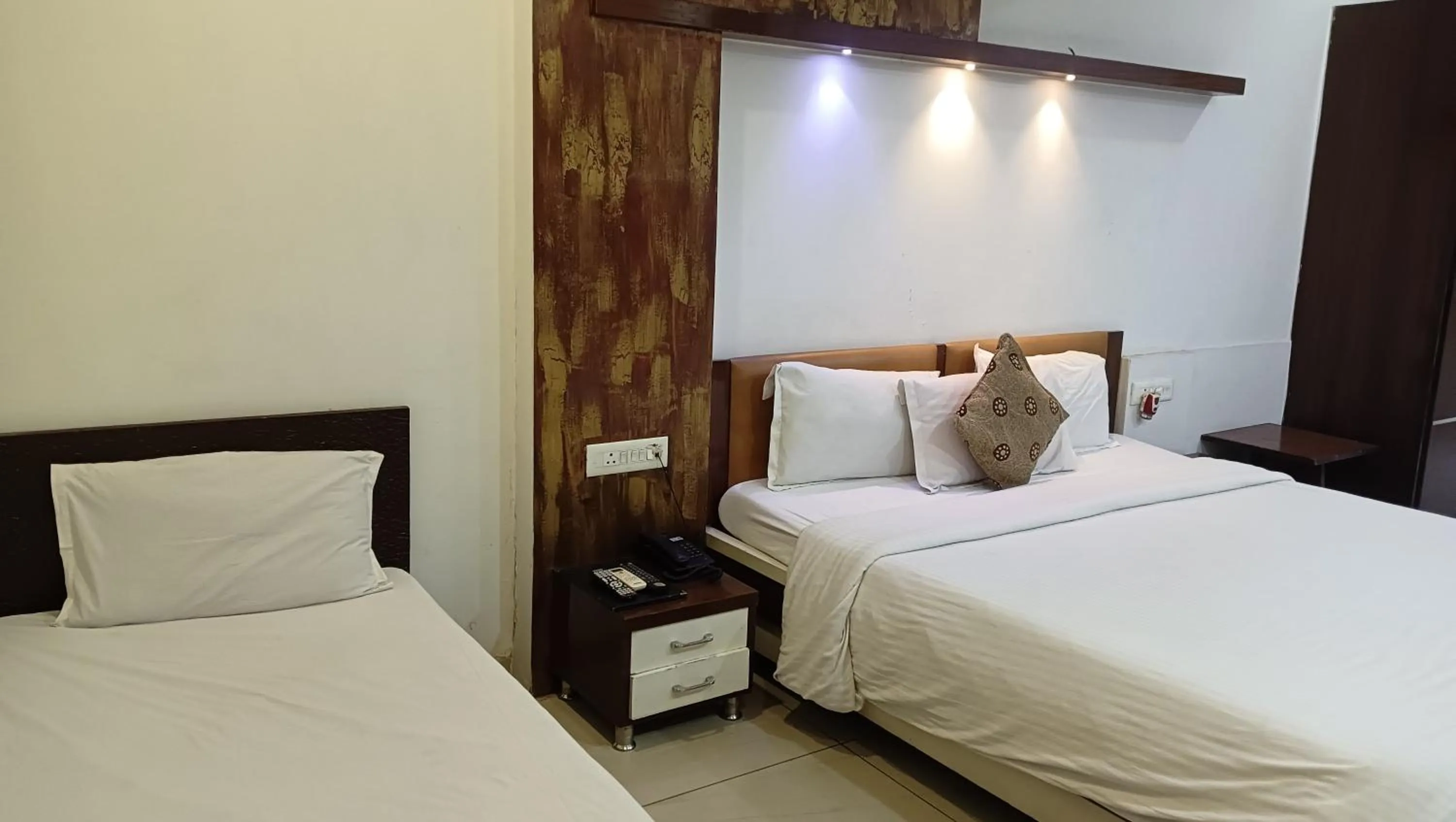 Hotel Kalinga Lake View