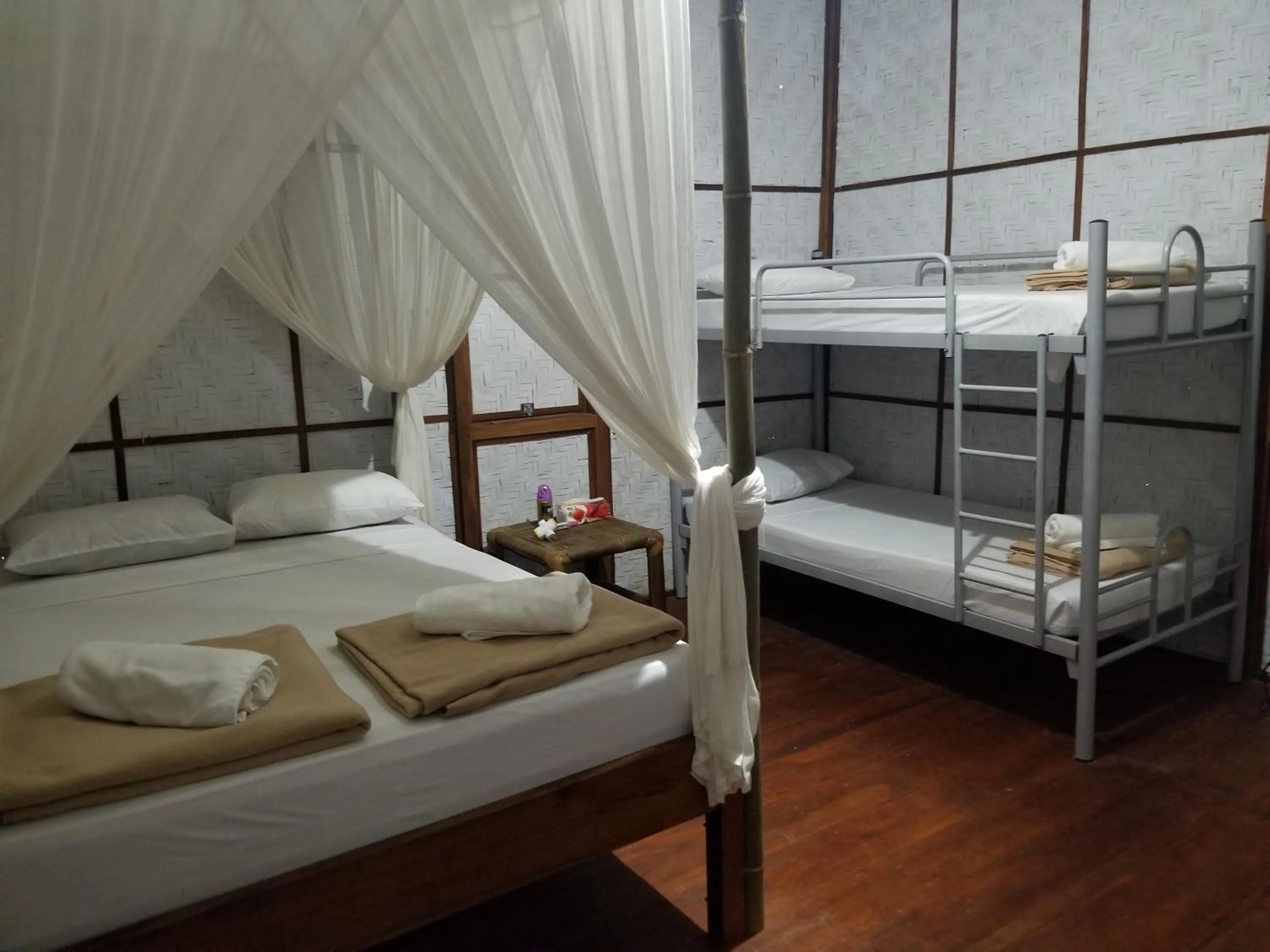 Bedroom in Mojosurf Camp Red Island