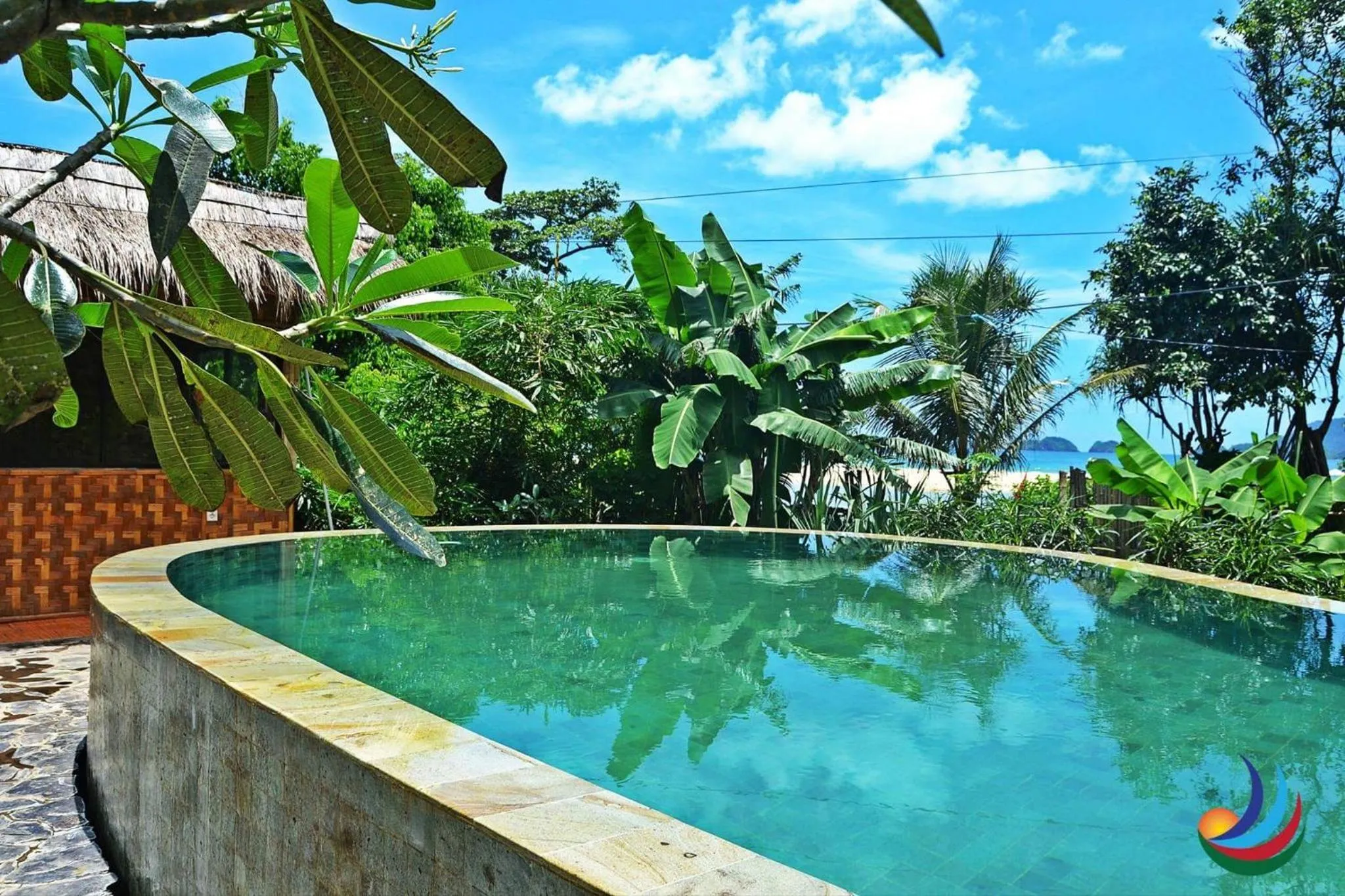 Swimming pool in Mojosurf Camp Red Island